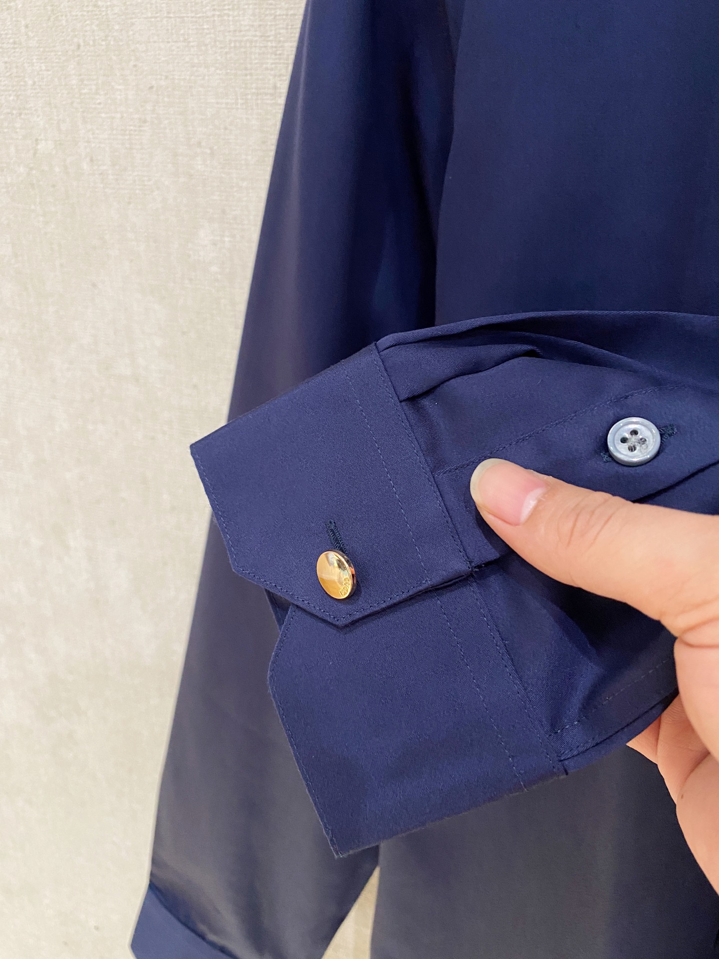 🌾退换🔥 强势上新，新款不断！！！新款衬衫，高级面料高级做工，顶级品质！！！S一XXLS穿125左右m穿