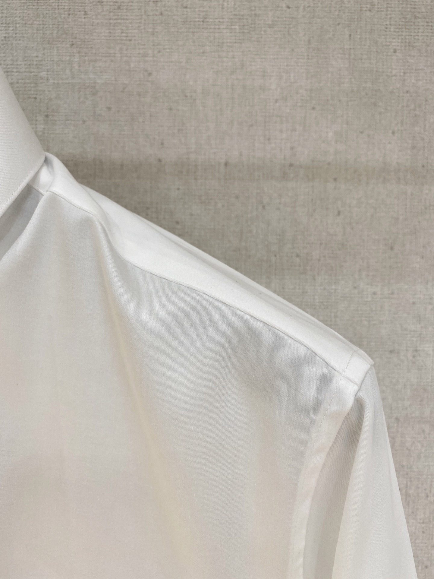 🌾退换🔥 强势上新，新款不断！！！新款衬衫，高级面料高级做工，顶级品质！！！S一XXLS穿125左右m穿