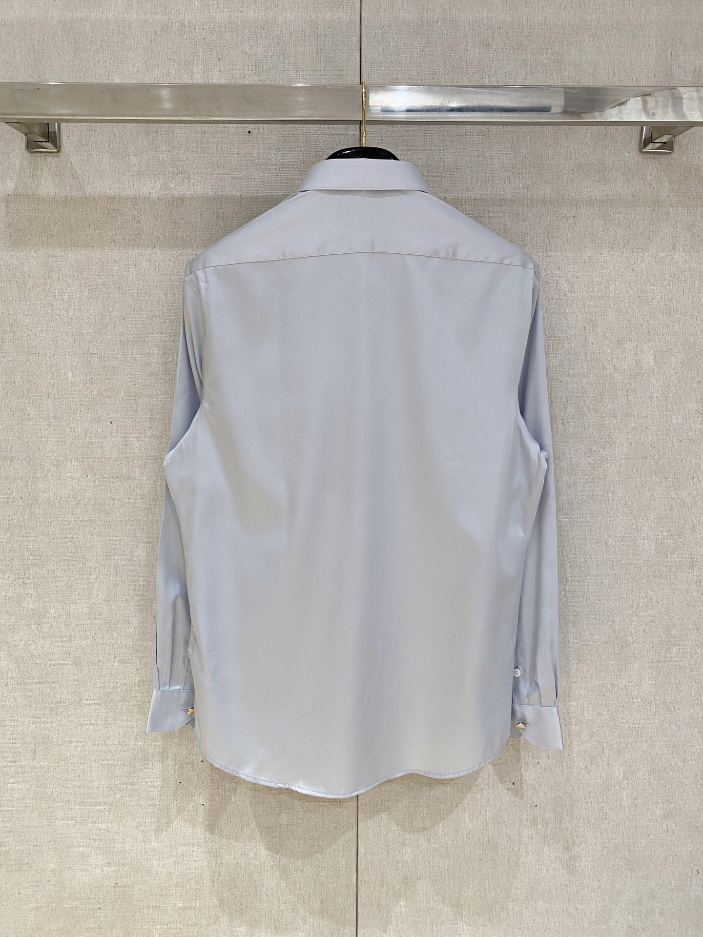 🌾退换🔥 强势上新，新款不断！！！新款衬衫，高级面料高级做工，顶级品质！！！S一XXLS穿125左右m穿