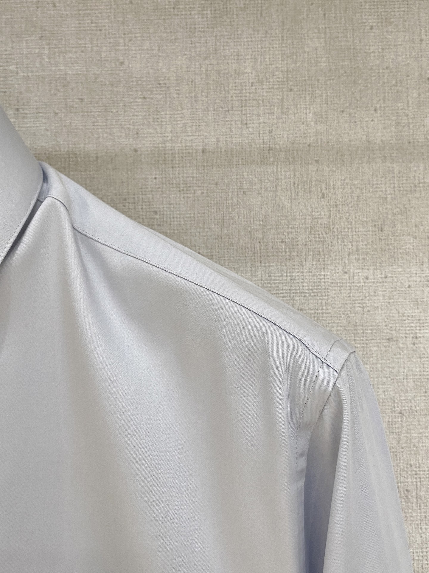 🌾退换🔥 强势上新，新款不断！！！新款衬衫，高级面料高级做工，顶级品质！！！S一XXLS穿125左右m穿