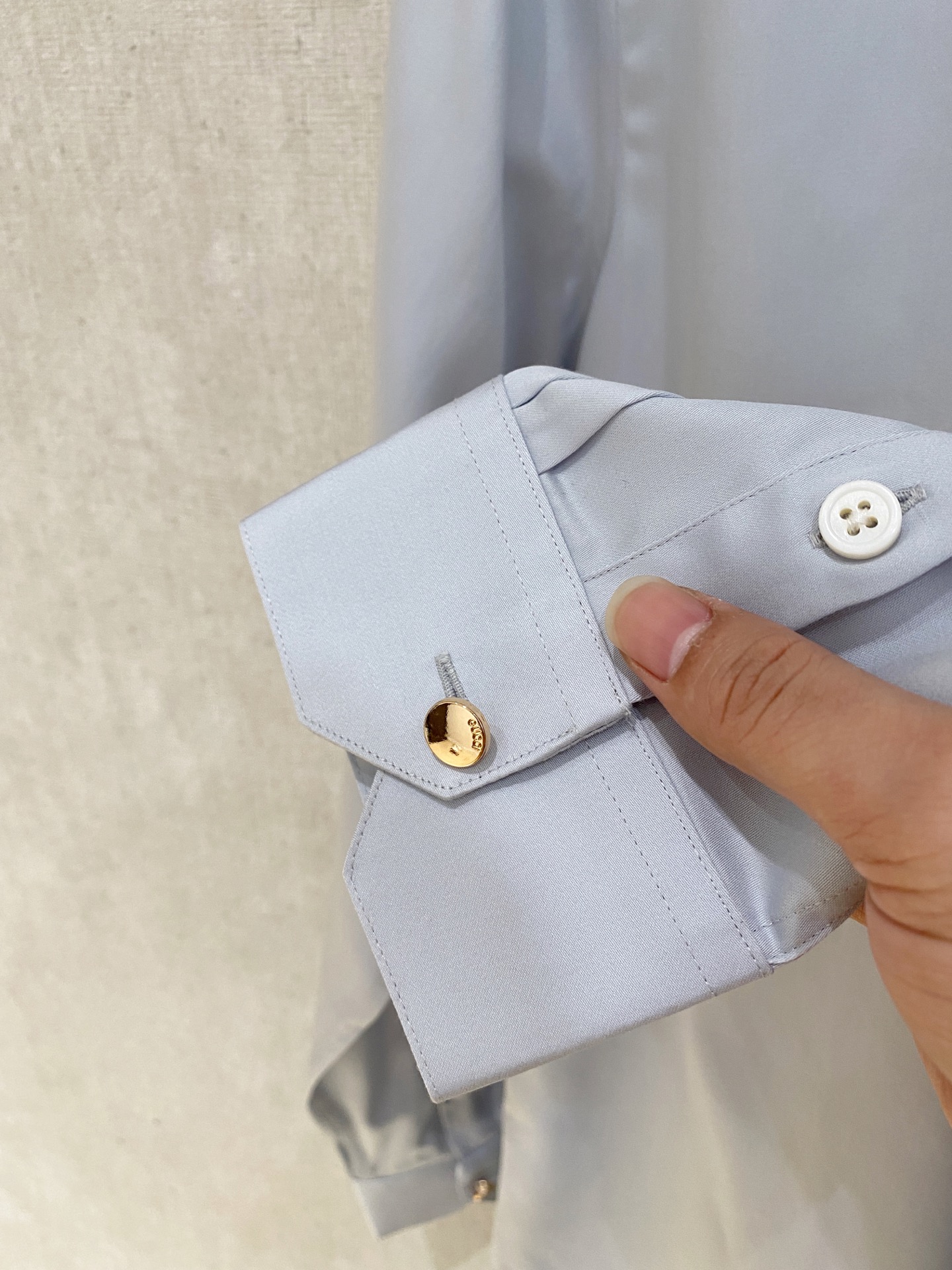 🌾退换🔥 强势上新，新款不断！！！新款衬衫，高级面料高级做工，顶级品质！！！S一XXLS穿125左右m穿