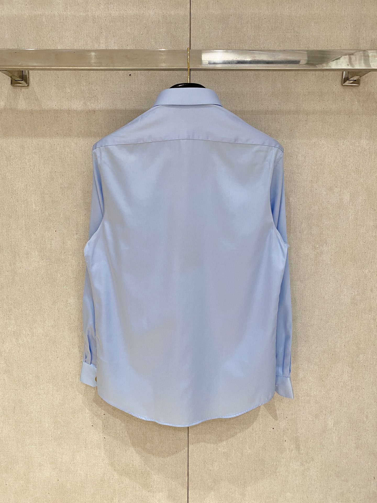 🌾退换🔥 强势上新，新款不断！！！新款衬衫，高级面料高级做工，顶级品质！！！S一XXLS穿125左右m穿