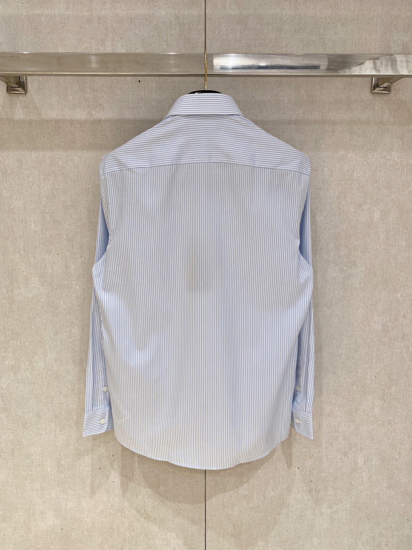 🌾退换🔥 强势上新，新款不断！！！新款衬衫，高级面料高级做工，顶级品质！！！S一XXLS穿125左右m穿