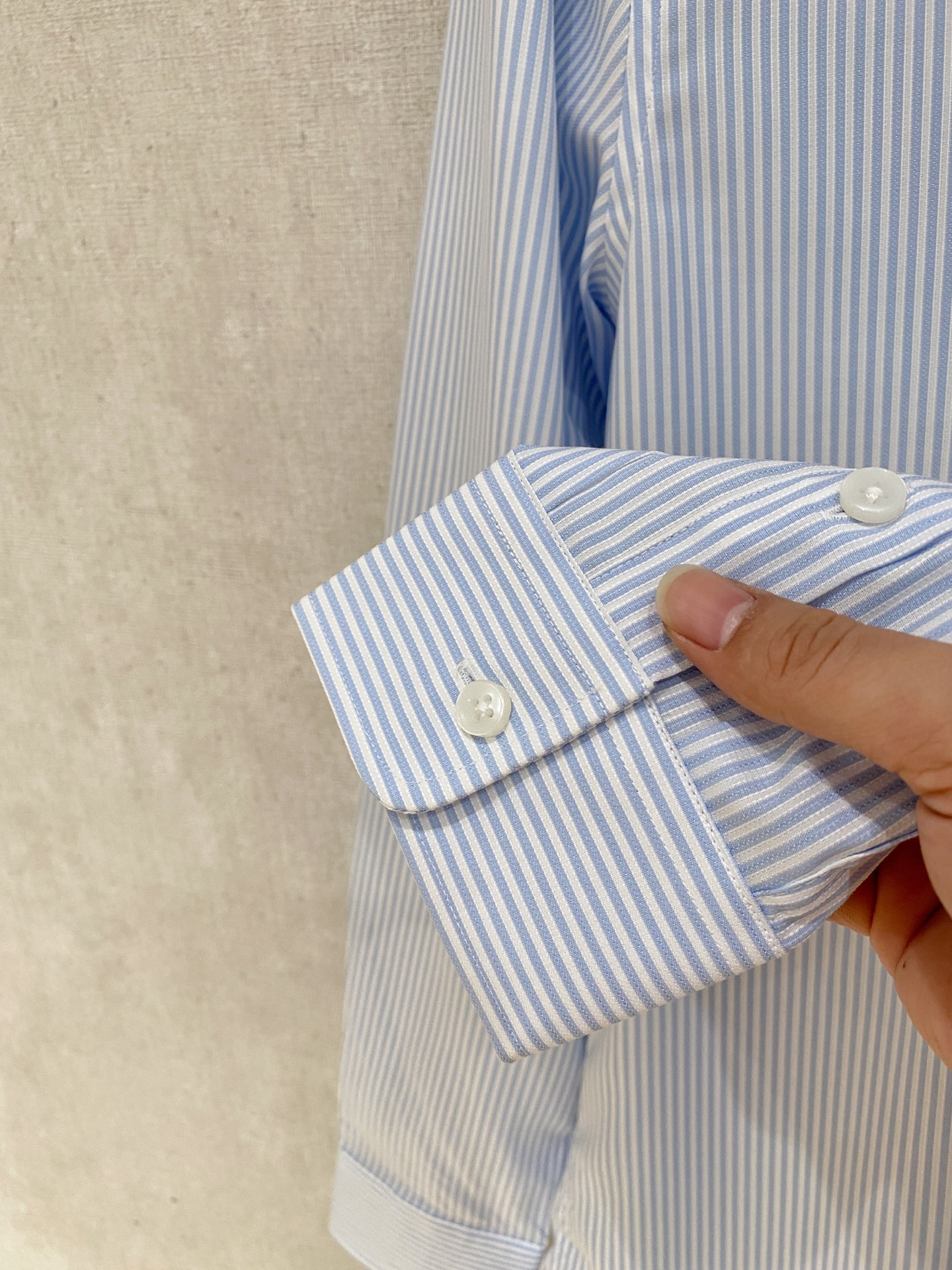 🌾退换🔥 强势上新，新款不断！！！新款衬衫，高级面料高级做工，顶级品质！！！S一XXLS穿125左右m穿