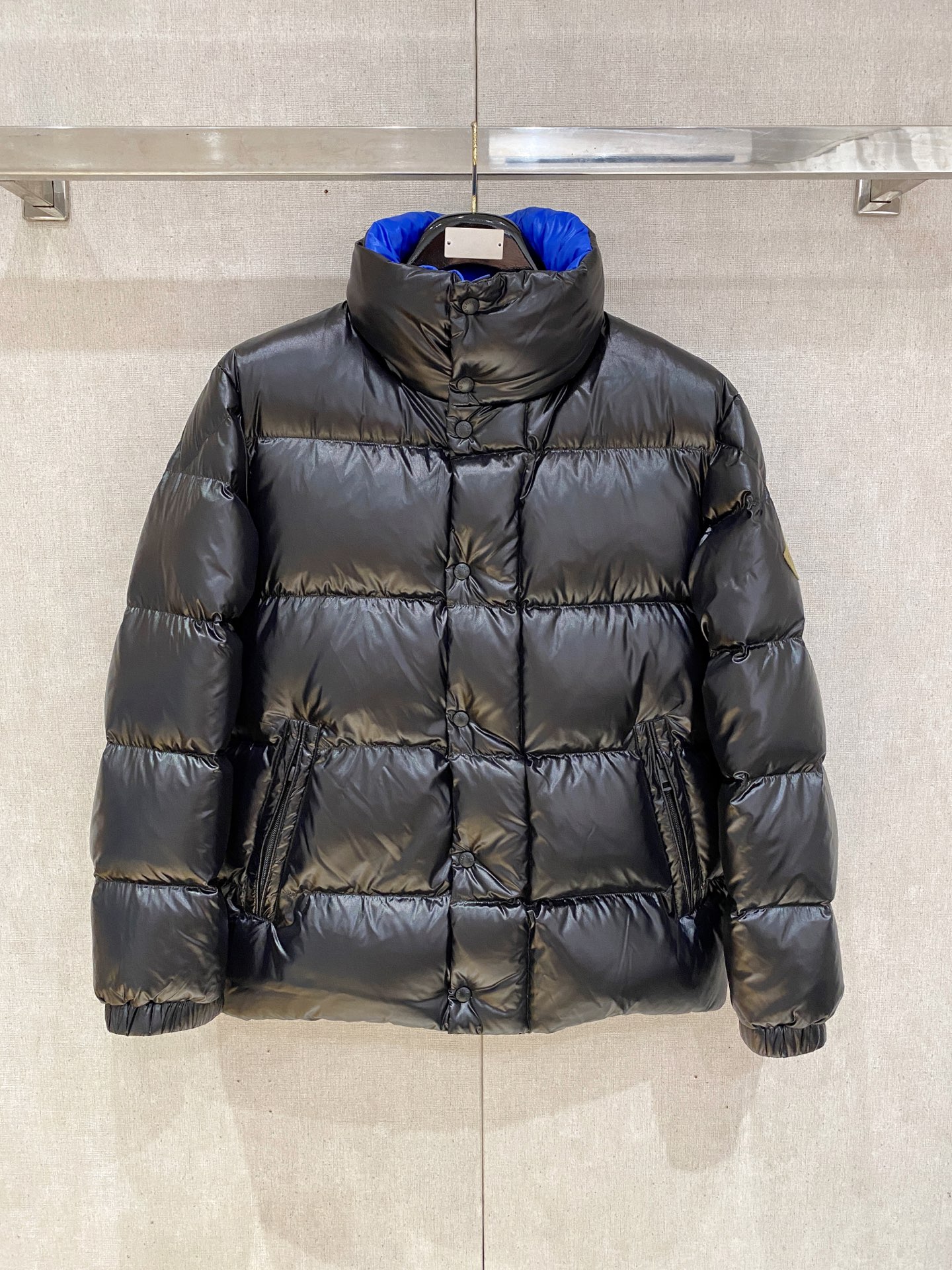 NO:530424,The highest-end version of the market, 320g of 2-color new product (M0NCLER autumn and winter new product Jarama men's short down jacket jacket lacquered jacket larama short down jacket is a personalized item designed for modern men who focus on functionality and beauty. Filling white goose down velvet contains 90 fabric nylon, polyester moderate thickness ingredient content lining: polyester fiber hood: polyester fiber fabric: polyester fiber back body: nylon pattern solid color collar hooded sleeve long sleeve sleeve, fall placket zipper long regular style fit elastic without elastic Size 48-56,, jackets & coats, jackets & coats, down jacket, hats, alexander wang19860909市场顶级最高版,充绒320克2色新品(M0NCLER 秋冬新品Jarama男士短款羽绒服夹克克外套 larama短款羽绒夹克是一款个性单品,专为注重功能性和美观的现代男士设计. 填充物白鹅绒含绒量90面料锦纶,涤纶 厚度适中成分含量里料:聚酯纤维兜帽:聚酯纤维面料:聚酯纤维外后身:锦纶 图案纯色领型连帽袖长长袖袖型,落衣门襟拉链衣长常规款版型合身弹力无弹力 尺码48-56,,jackets & coats,jackets & coats,down jacket,hats,alexander wang,Men's clothing