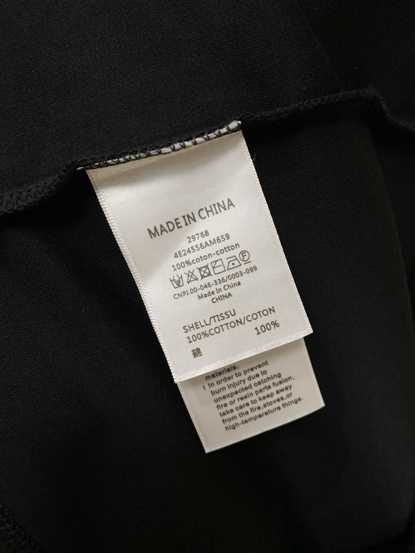 P阿玛尼25ss秋季【新品】新款贸易订单圆领长袖打底衫长袖T恤网红款！上身舒适透气，不僵硬，整体有着丰富