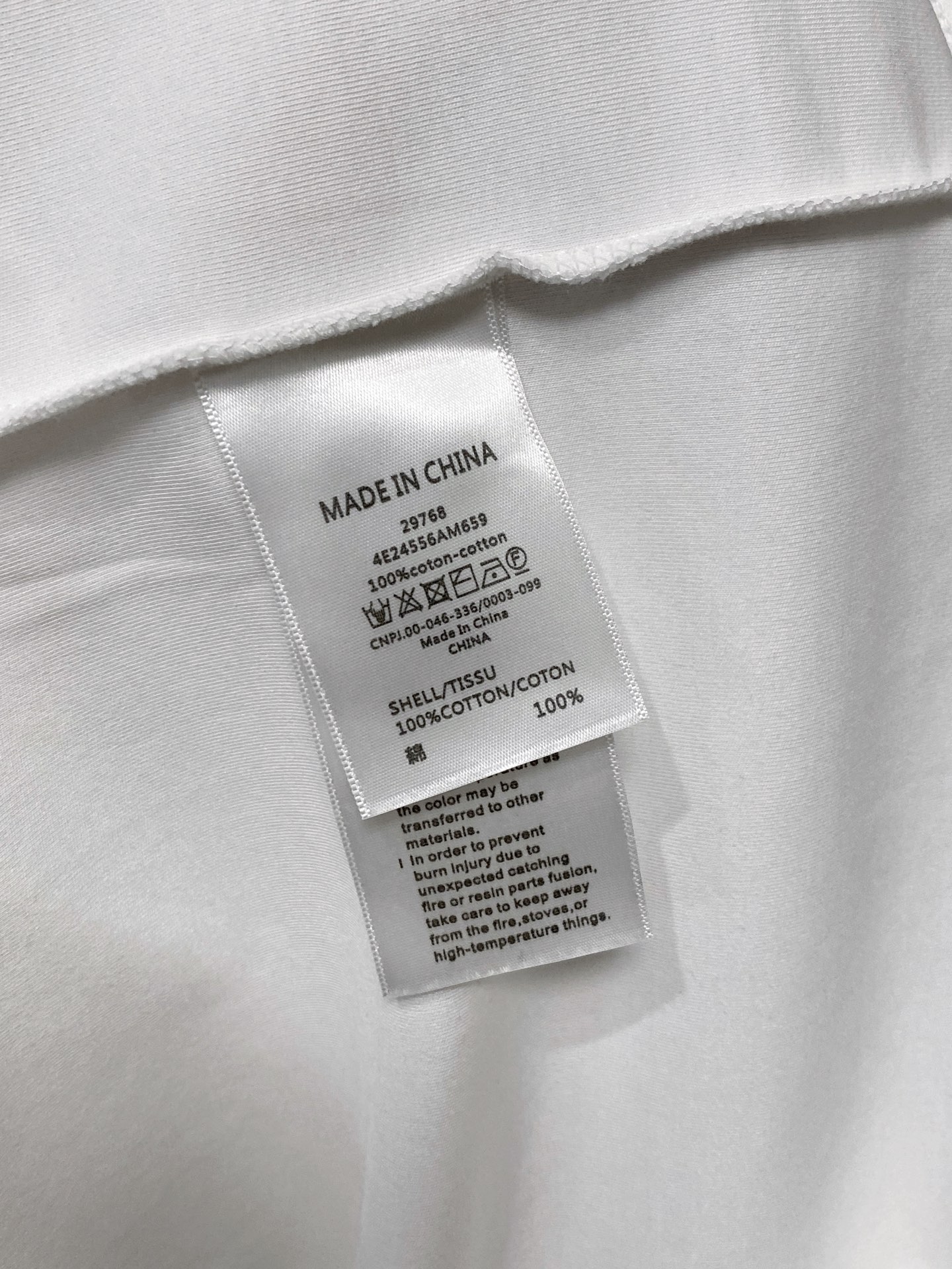 PLV 25ss秋季【新品】新款贸易订单圆领长袖打底衫长袖T恤网红款！上身舒适透气，不僵硬，整体有着丰富