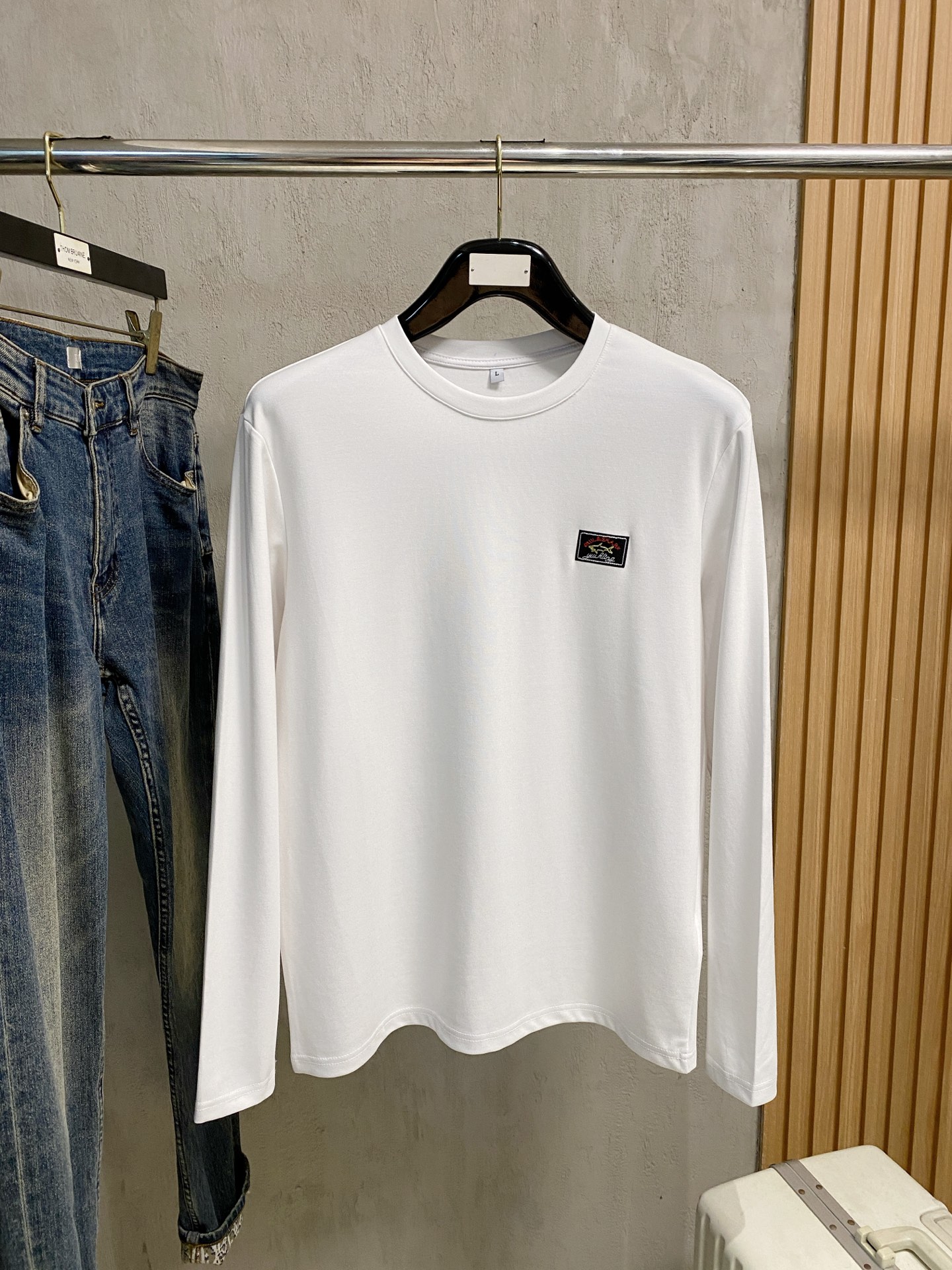 NO:524545,Shark 25ss autumn [new product] new trade order round neck long sleeve base shirt long sleeve T-shirt internet celebrity style!  The upper body is comfortable and breathable, not stiff, and the overall three-dimensional sense is rich, and the quality export orders meet the simple needs of commuters for dress. The upper body is very effective, it looks slim and does not picky about the figure. The fabric workmanship... Improper, good craftsmanship can make you look good and tasteful, a must-have item for people with codes M-4XL, tees, t-shirt, alexander wang19860909鲨鱼25ss秋季【新品】新款贸易订单圆领长袖打底衫长袖T恤网红款！上身舒适透气,不僵硬,整体有着丰富的立体感,品质出口订单,满足通勤人们对于着装的简约需求,上身效果很好,显瘦,不挑剔身材.面料做工....无可挑剔,好工艺好面料才能穿出好品味一款,人手必备单品 码数M-4XL,,tees，t-shirt,alexander wang,Men's clothing