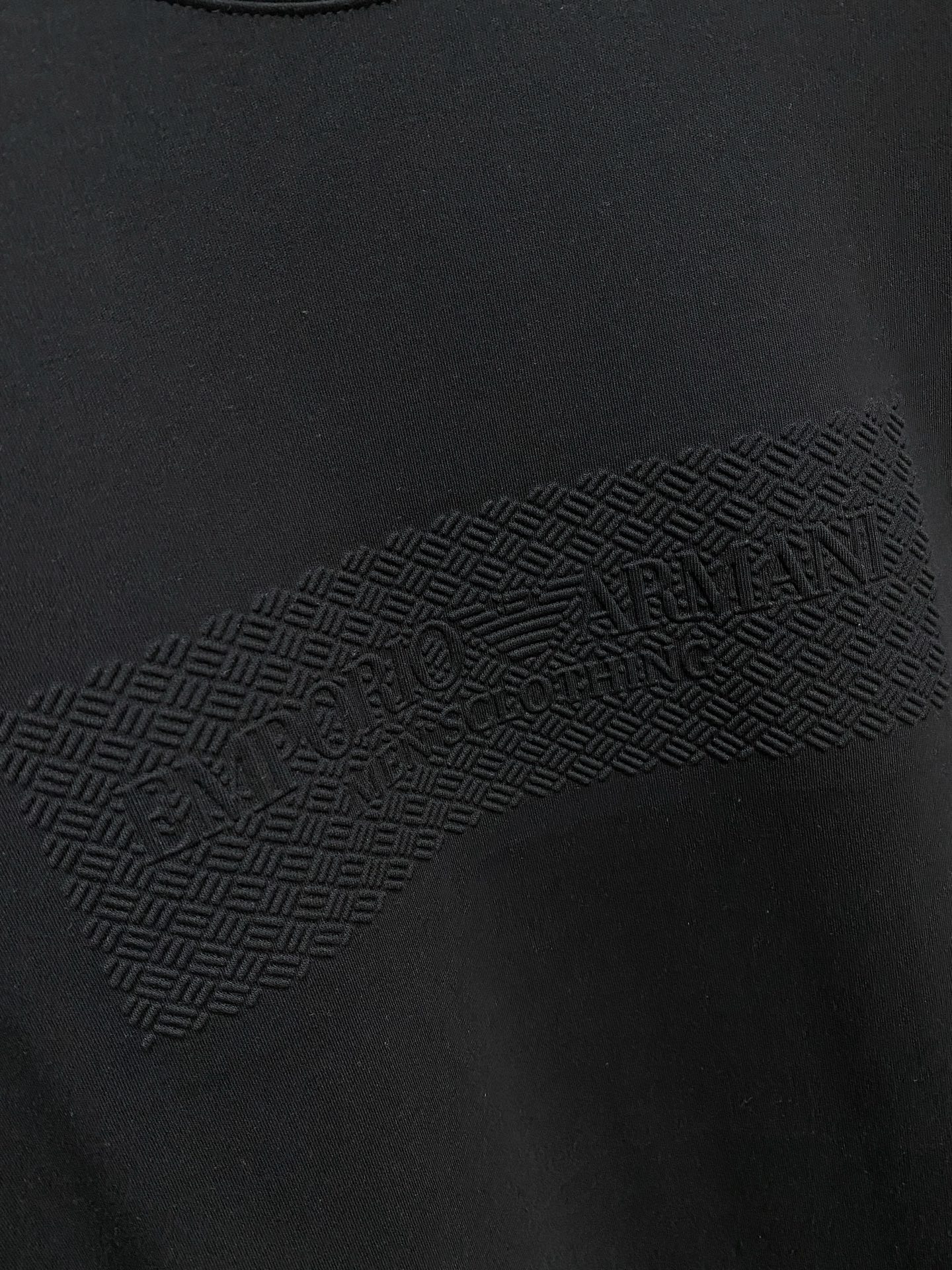 P阿玛尼25ss秋季【新品】新款贸易订单圆领长袖打底衫长袖T恤网红款！上身舒适透气，不僵硬，整体有着丰富