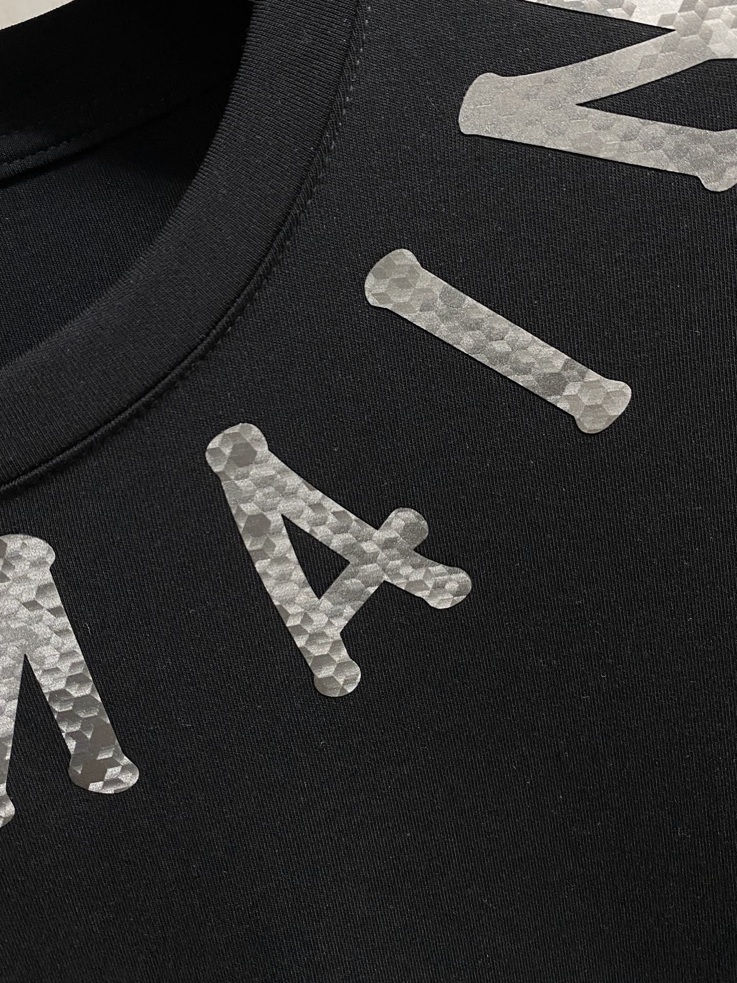 P巴尔曼25ss秋季【新品】新款贸易订单圆领长袖打底衫长袖T恤网红款！上身舒适透气，不僵硬，整体有着丰富