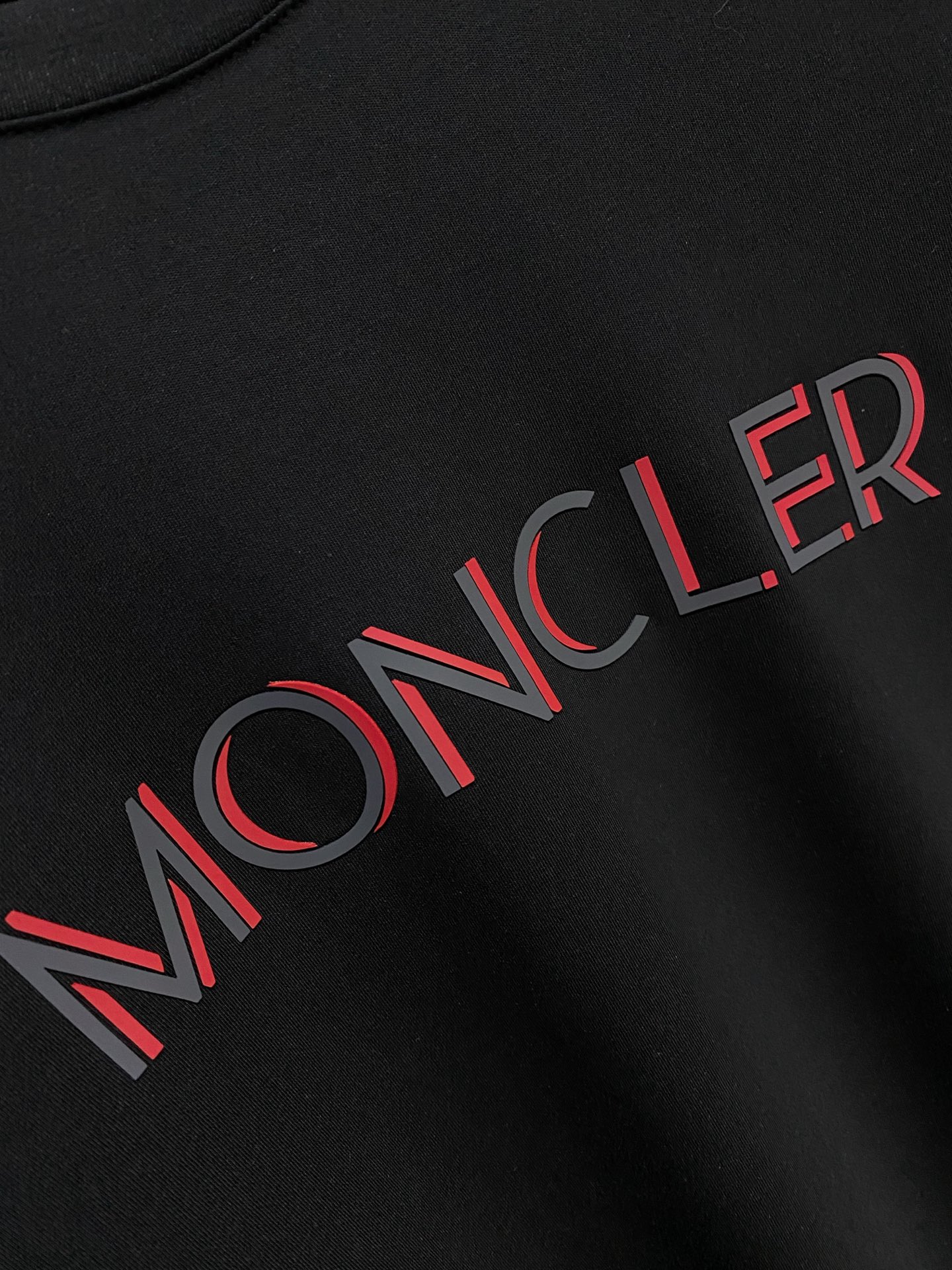 P蒙口25ss秋季【新品】新款贸易订单圆领长袖打底衫长袖T恤网红款！上身舒适透气，不僵硬，整体有着丰富的