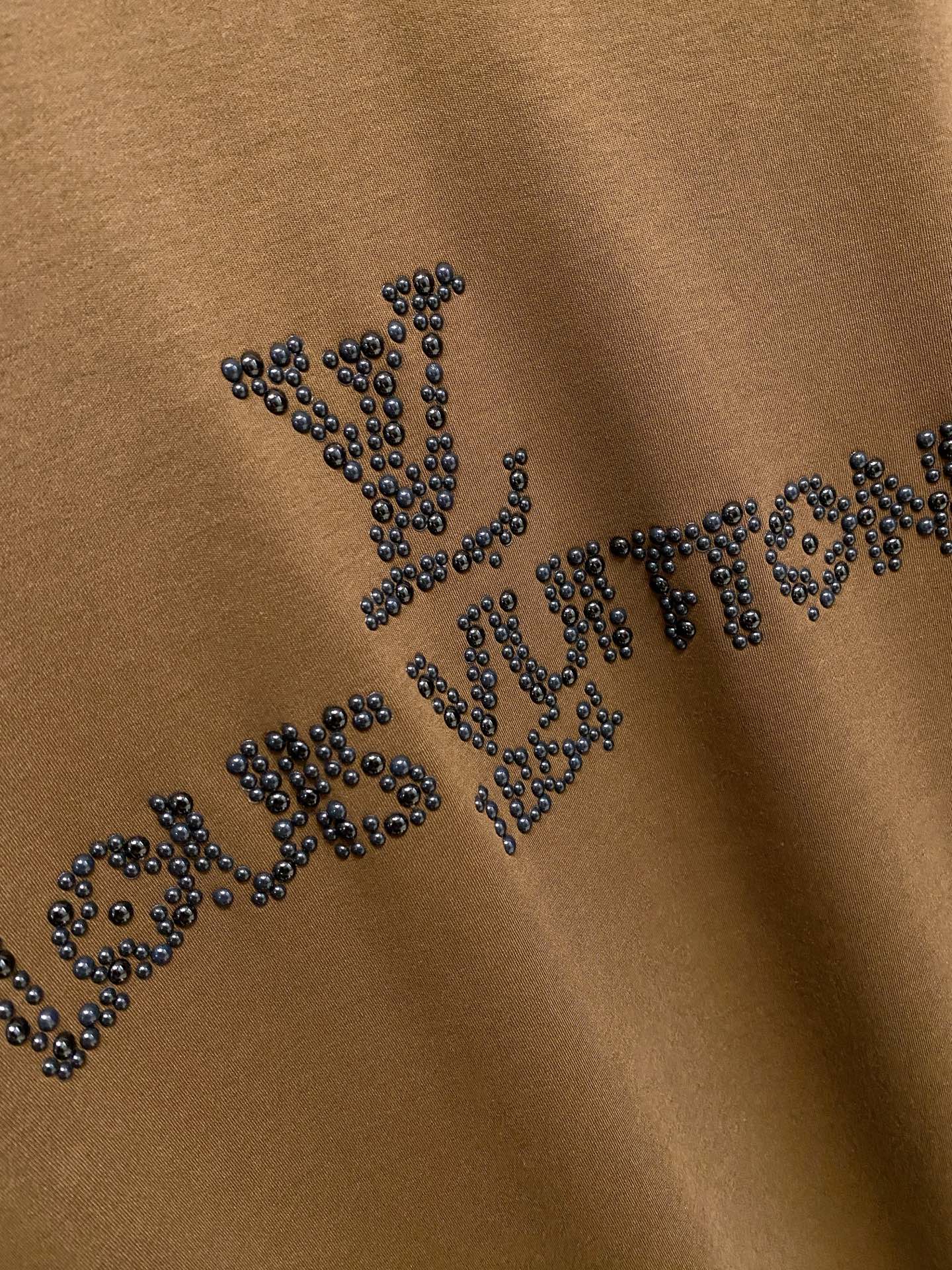 PLV 25ss秋季【新品】新款贸易订单圆领长袖打底衫长袖T恤网红款！上身舒适透气，不僵硬，整体有着丰富