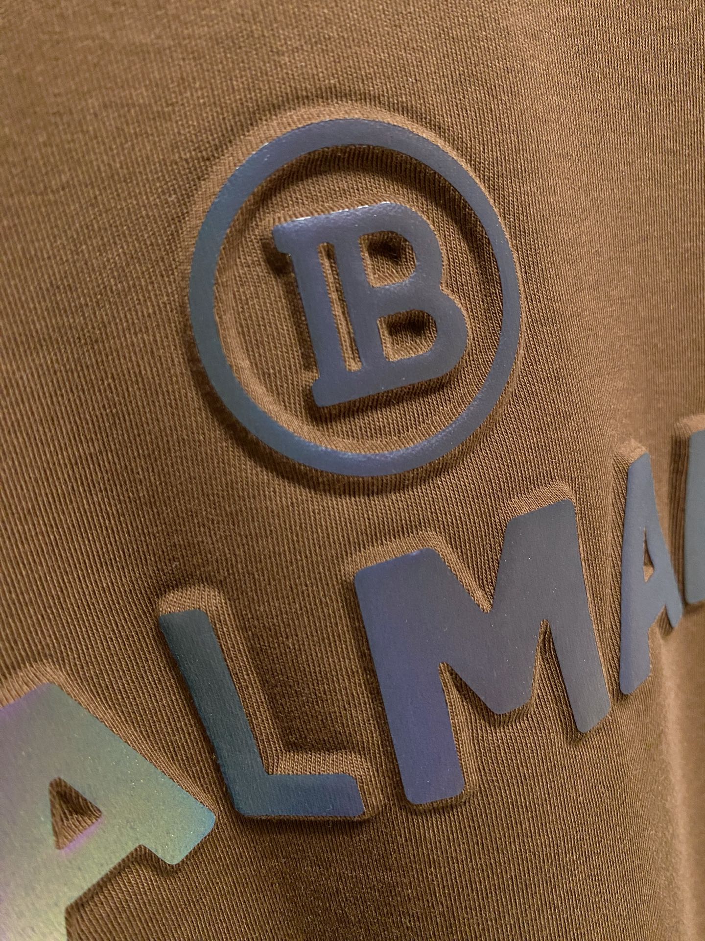 P巴利25ss秋季【新品】新款贸易订单圆领长袖打底衫长袖T恤网红款！上身舒适透气，不僵硬，整体有着丰富的