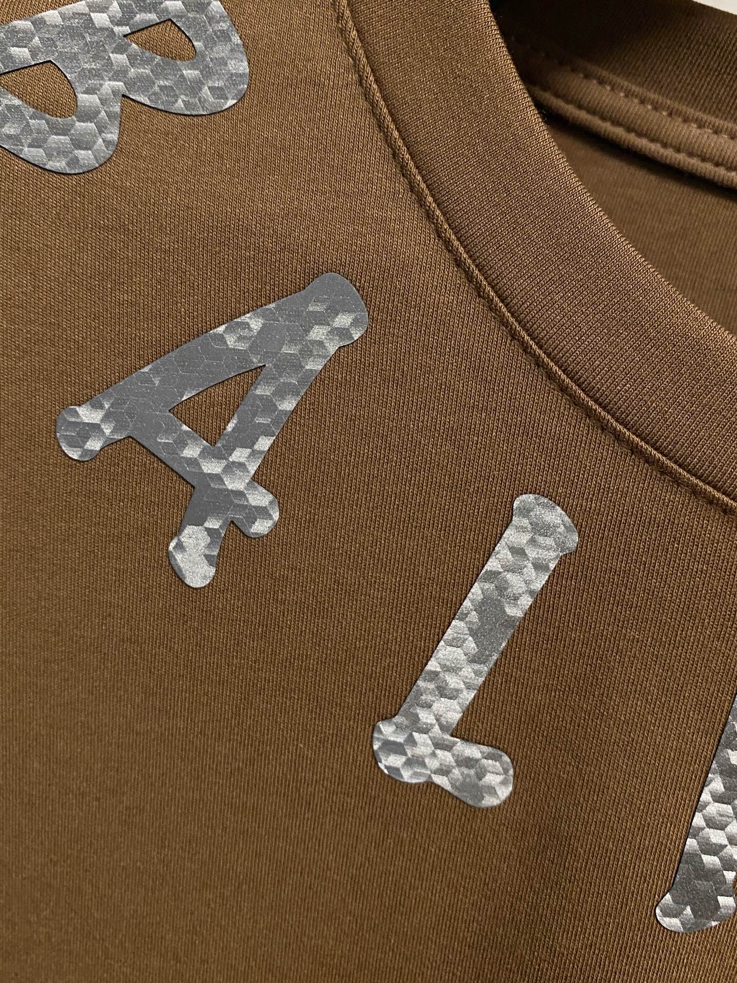 P巴尔曼25ss秋季【新品】新款贸易订单圆领长袖打底衫长袖T恤网红款！上身舒适透气，不僵硬，整体有着丰富