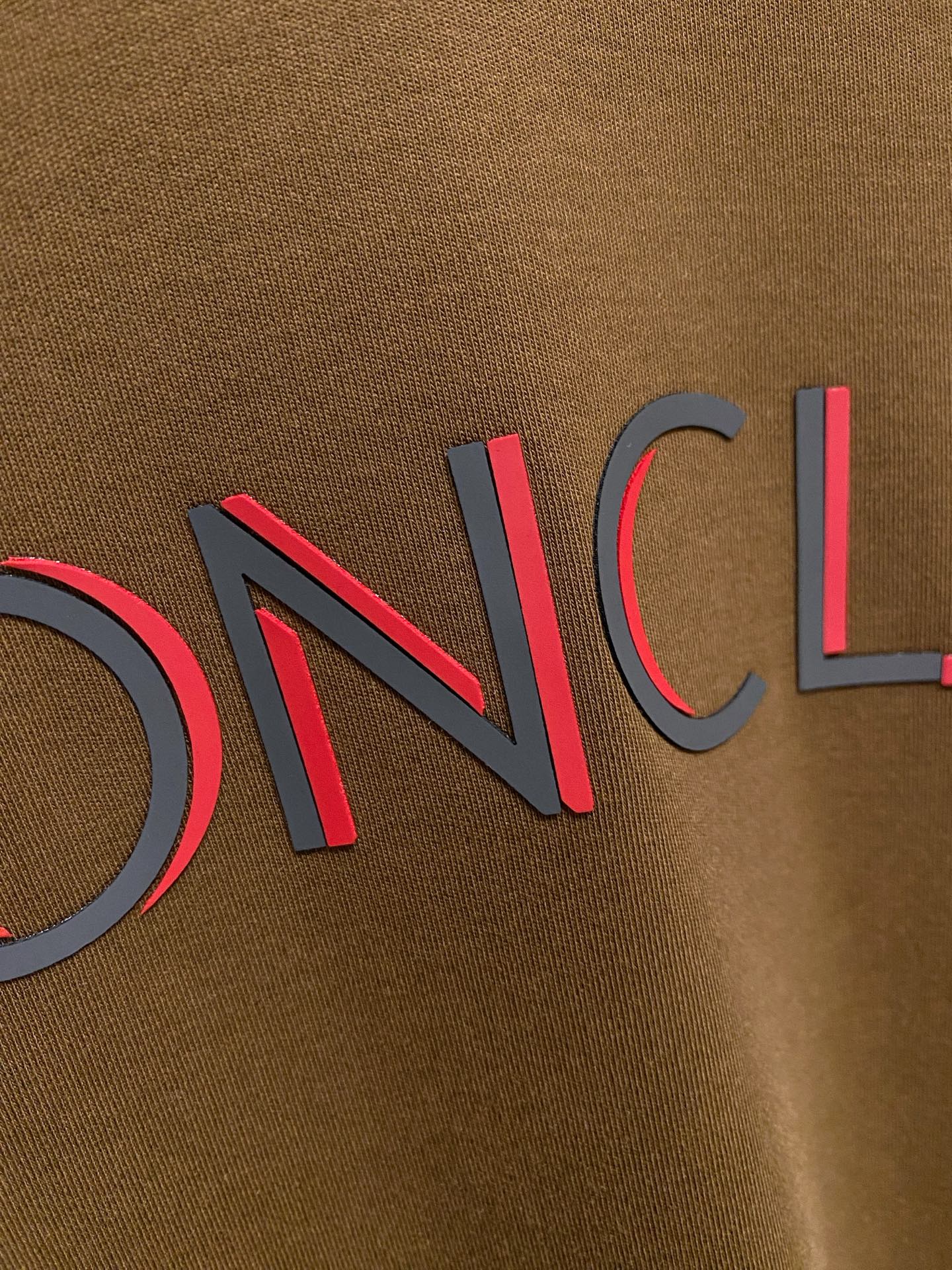 P蒙口25ss秋季【新品】新款贸易订单圆领长袖打底衫长袖T恤网红款！上身舒适透气，不僵硬，整体有着丰富的