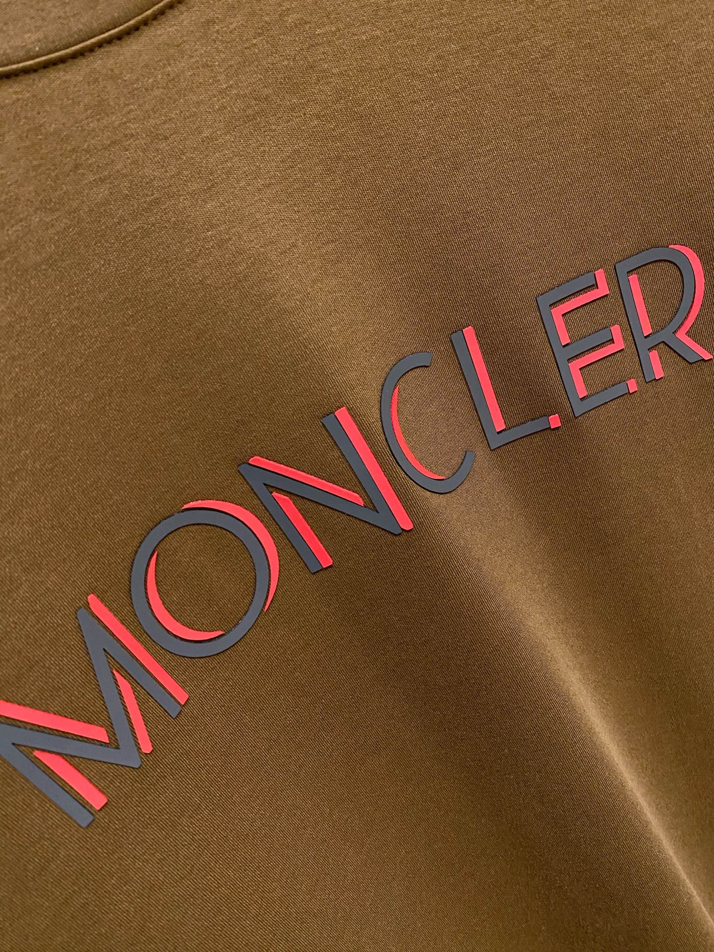 P蒙口25ss秋季【新品】新款贸易订单圆领长袖打底衫长袖T恤网红款！上身舒适透气，不僵硬，整体有着丰富的