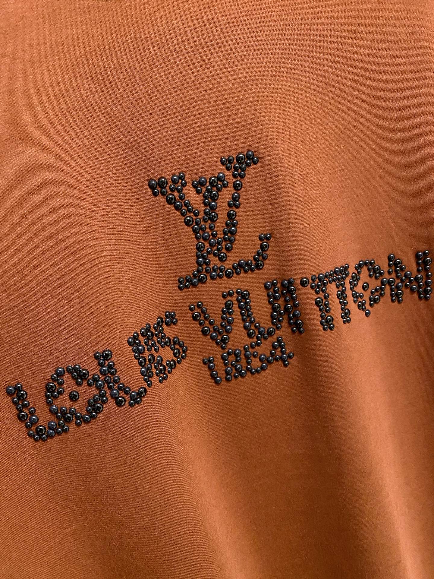 PLV 25ss秋季【新品】新款贸易订单圆领长袖打底衫长袖T恤网红款！上身舒适透气，不僵硬，整体有着丰富