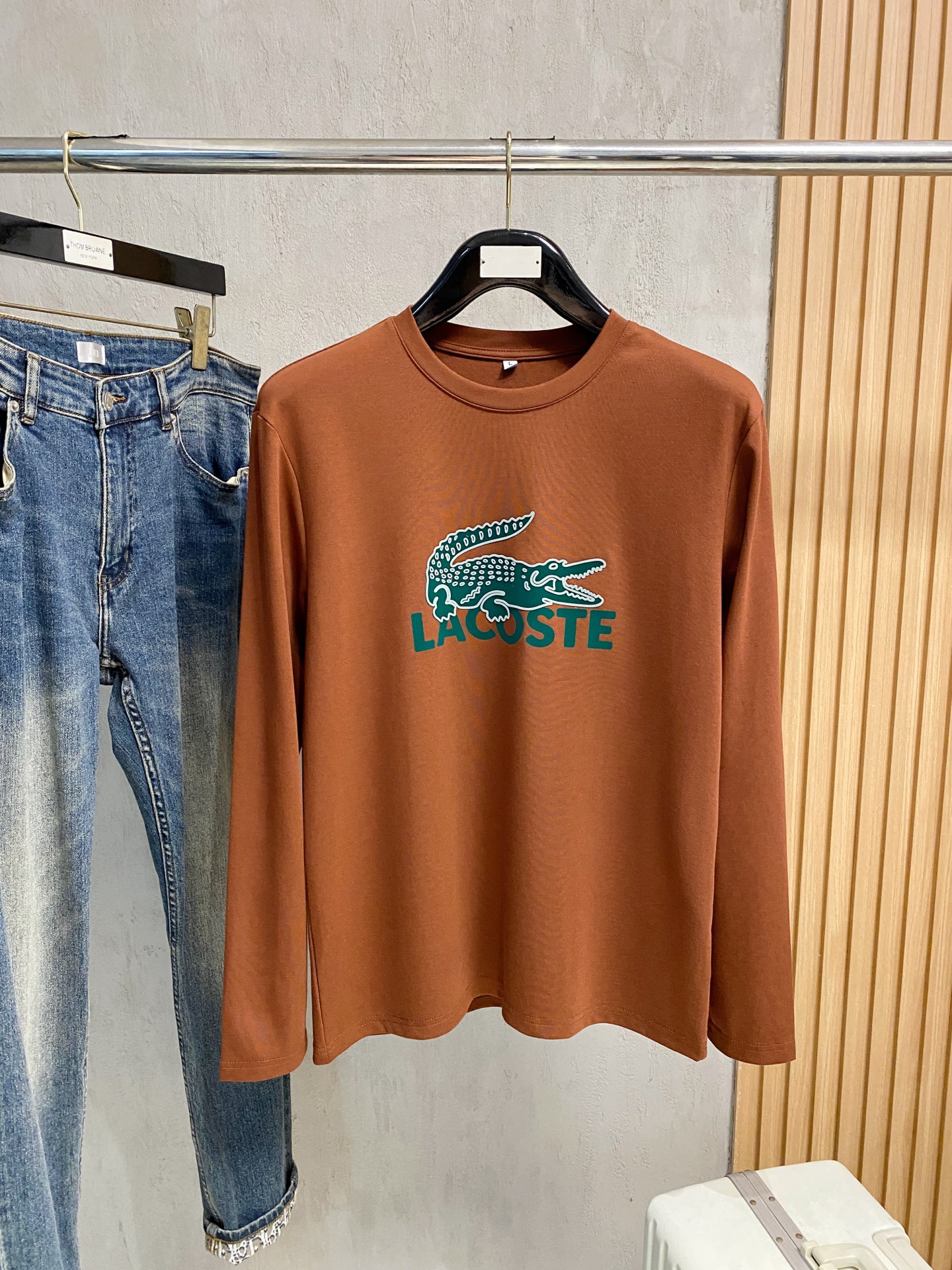 NO:525545,Crocodile 25ss autumn [new product] new trade order round neck long sleeve base shirt long sleeve T-shirt internet celebrity style!  The upper body is comfortable and breathable, not stiff, and the overall three-dimensional sense is rich, and the quality export orders meet the simple needs of commuters for dress. The upper body is very effective, it looks slim and does not picky about the figure. The fabric workmanship... Improper, good craftsmanship can make you look good and tasteful, a must-have item for people with codes M-4XL, tees, t-shirt, alexander wang19860909鳄鱼25ss秋季【新品】新款贸易订单圆领长袖打底衫长袖T恤网红款！上身舒适透气,不僵硬,整体有着丰富的立体感,品质出口订单,满足通勤人们对于着装的简约需求,上身效果很好,显瘦,不挑剔身材.面料做工....无可挑剔,好工艺好面料才能穿出好品味一款,人手必备单品 码数M-4XL,,tees，t-shirt,alexander wang,Men's clothing