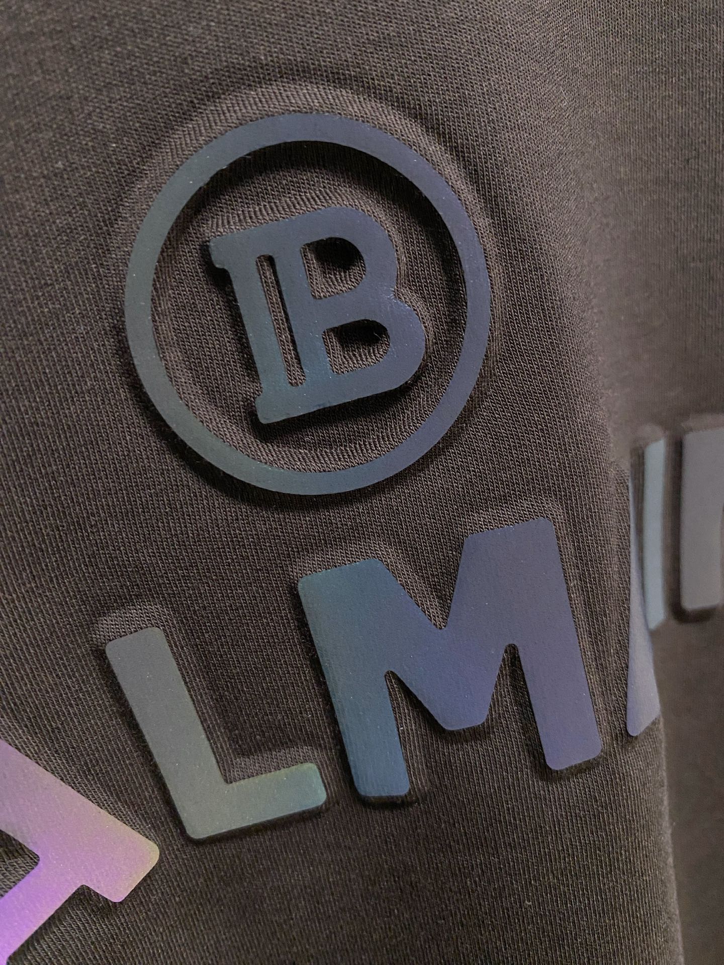 P巴利25ss秋季【新品】新款贸易订单圆领长袖打底衫长袖T恤网红款！上身舒适透气，不僵硬，整体有着丰富的