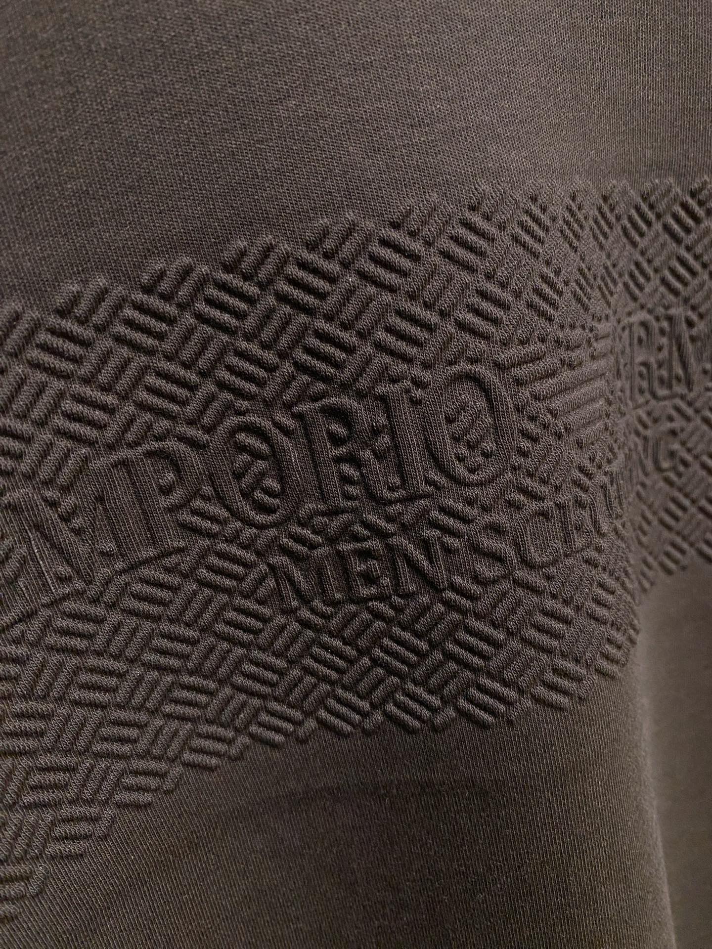 P阿玛尼25ss秋季【新品】新款贸易订单圆领长袖打底衫长袖T恤网红款！上身舒适透气，不僵硬，整体有着丰富