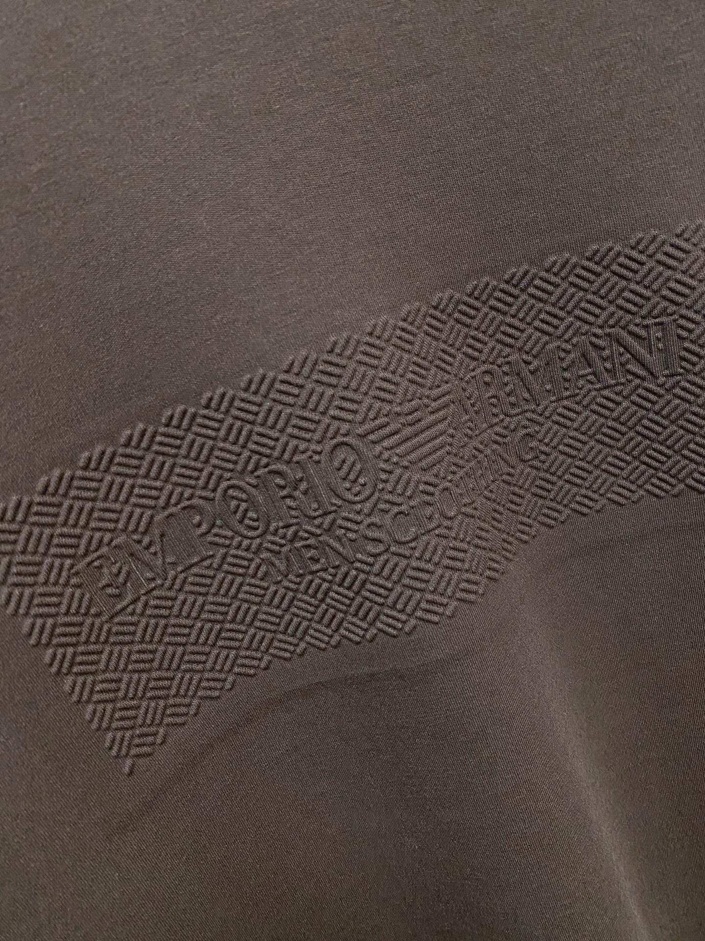 P阿玛尼25ss秋季【新品】新款贸易订单圆领长袖打底衫长袖T恤网红款！上身舒适透气，不僵硬，整体有着丰富