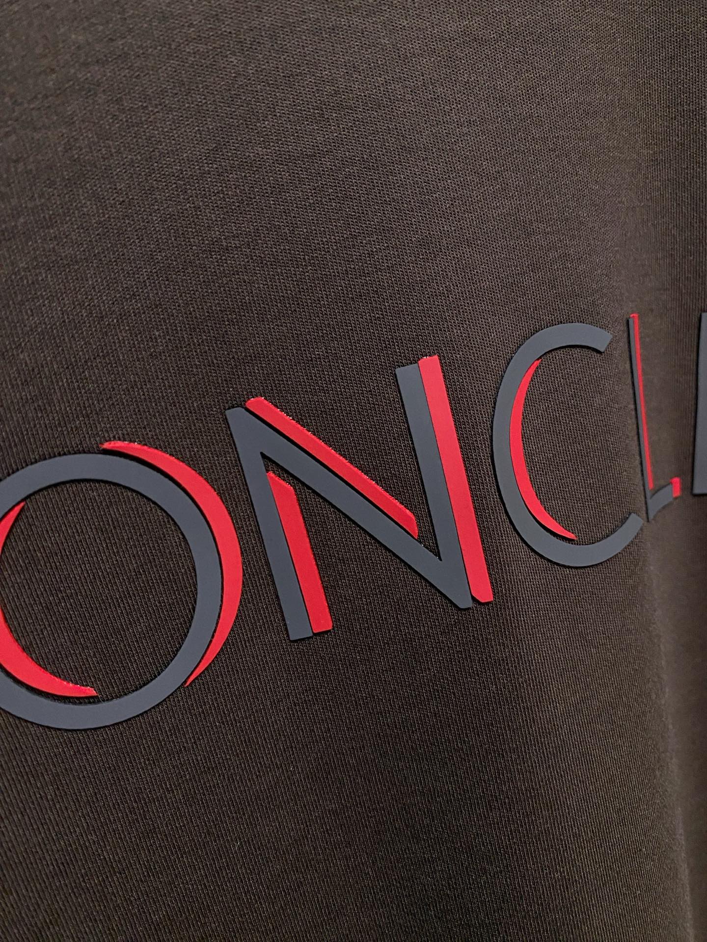 P蒙口25ss秋季【新品】新款贸易订单圆领长袖打底衫长袖T恤网红款！上身舒适透气，不僵硬，整体有着丰富的