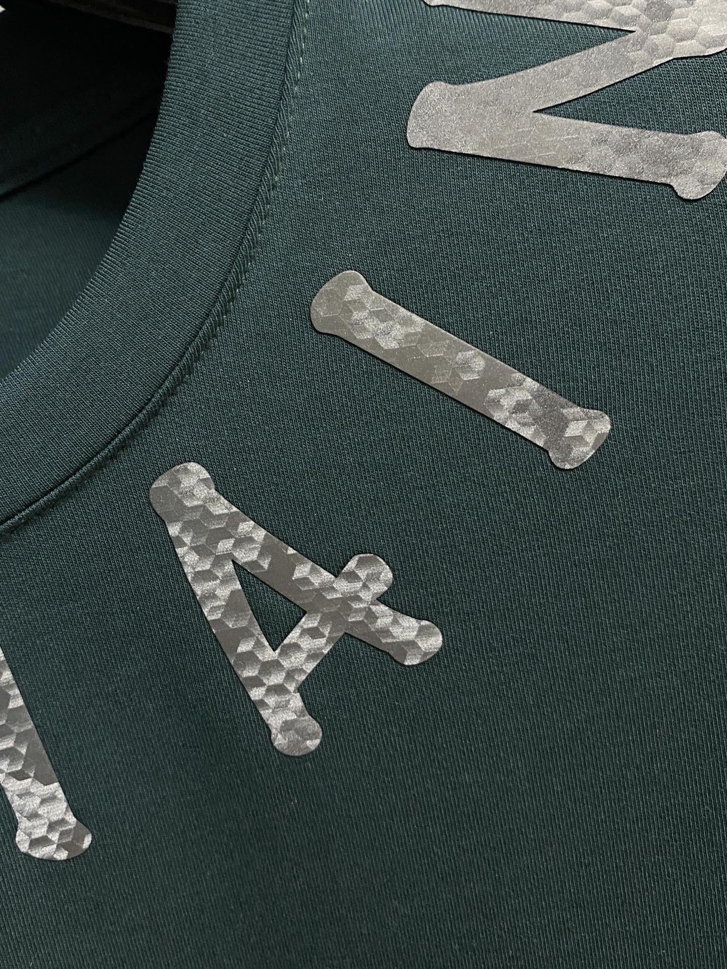 P阿尔曼25ss秋季【新品】新款贸易订单圆领长袖打底衫长袖T恤网红款！上身舒适透气，不僵硬，整体有着丰富