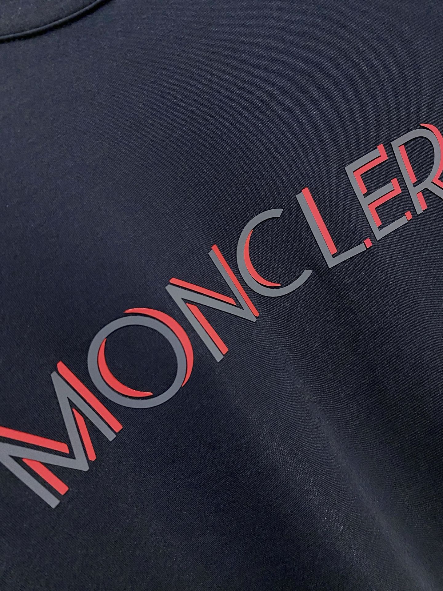 P蒙口25ss秋季【新品】新款贸易订单圆领长袖打底衫长袖T恤网红款！上身舒适透气，不僵硬，整体有着丰富的