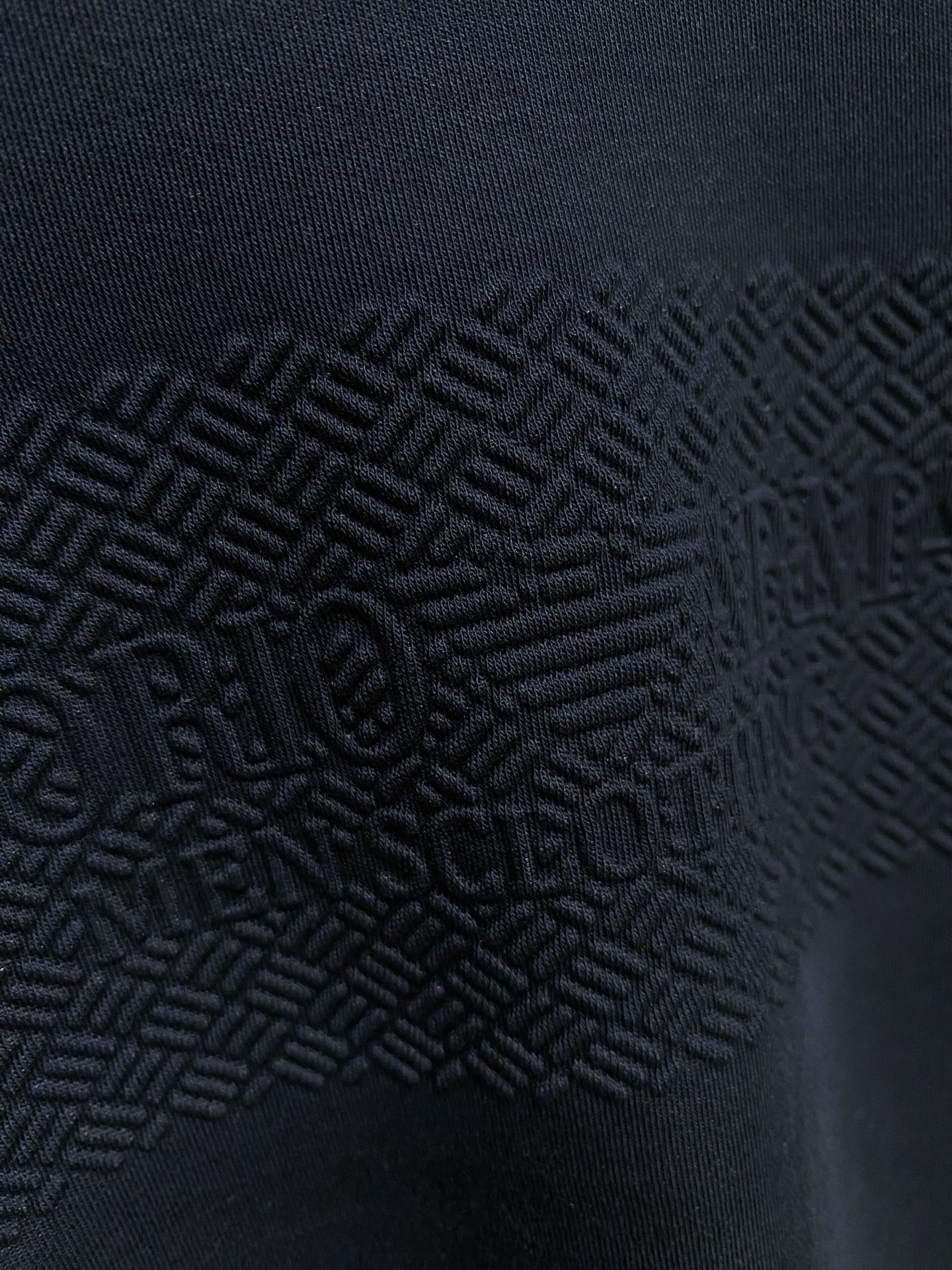 P阿玛尼25ss秋季【新品】新款贸易订单圆领长袖打底衫长袖T恤网红款！上身舒适透气，不僵硬，整体有着丰富