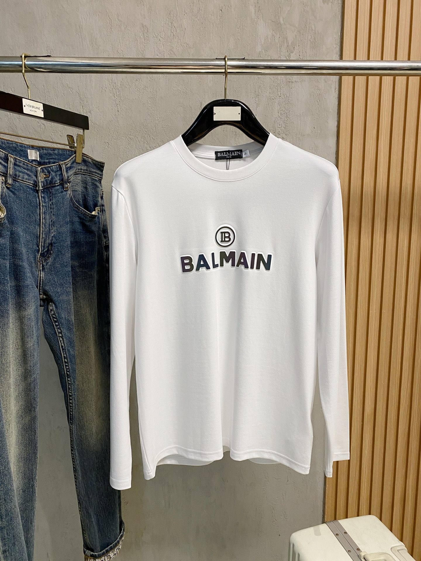 NO:525525,Barley 25ss autumn [new product] new trade order round neck long sleeve base shirt long sleeve T-shirt internet celebrity style!  The upper body is comfortable and breathable, not stiff, and has a rich three-dimensional sense overall. Its quality export orders meet the simple needs of commuters for dress. The upper body is very effective, it looks slim and does not picky about the figure. The fabric workmanship... Improper, good craftsmanship can make you look good and tasteful, a must-have item for people with codes M-4XL, ballly,tees, t-shirt,alexander wang19860909巴利25ss秋季【新品】新款贸易订单圆领长袖打底衫长袖T恤网红款！上身舒适透气,不僵硬,整体有着丰富的立体感,品质出口订单,满足通勤人们对于着装的简约需求,上身效果很好,显瘦,不挑剔身材.面料做工....无可挑剔,好工艺好面料才能穿出好品味一款,人手必备单品 码数M-4XL,,bally,tees，t-shirt,alexander wang,Men's clothing