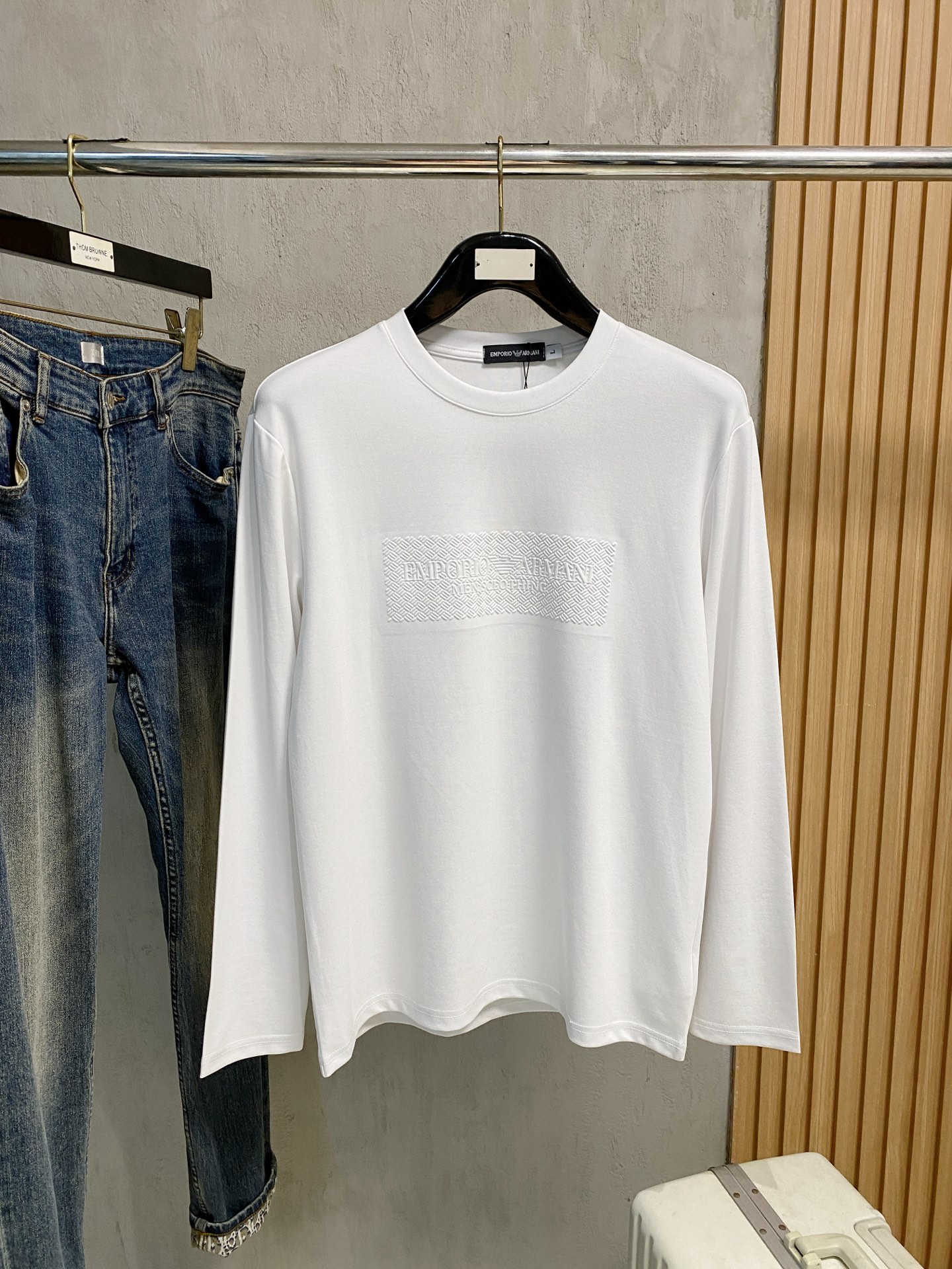 NO:525536,Armani 25ss autumn [new product] new trade order round neck long sleeve base shirt long sleeve T-shirt internet celebrity style!  The upper body is comfortable and breathable, not stiff, and has a rich three-dimensional sense overall. Its quality export orders meet the simple needs of commuters for dress. The upper body is very effective, it looks slim and does not picky about the figure. The fabric workmanship... Improper, good craftsmanship can make you look good and tasteful, a must-have item for people with codes M-4XL,,armani,tees, t-shirt,alexander wang19860909阿玛尼25ss秋季【新品】新款贸易订单圆领长袖打底衫长袖T恤网红款！上身舒适透气,不僵硬,整体有着丰富的立体感,品质出口订单,满足通勤人们对于着装的简约需求,上身效果很好,显瘦,不挑剔身材.面料做工....无可挑剔,好工艺好面料才能穿出好品味一款,人手必备单品 码数M-4XL,,armani,tees，t-shirt,alexander wang,Men's clothing