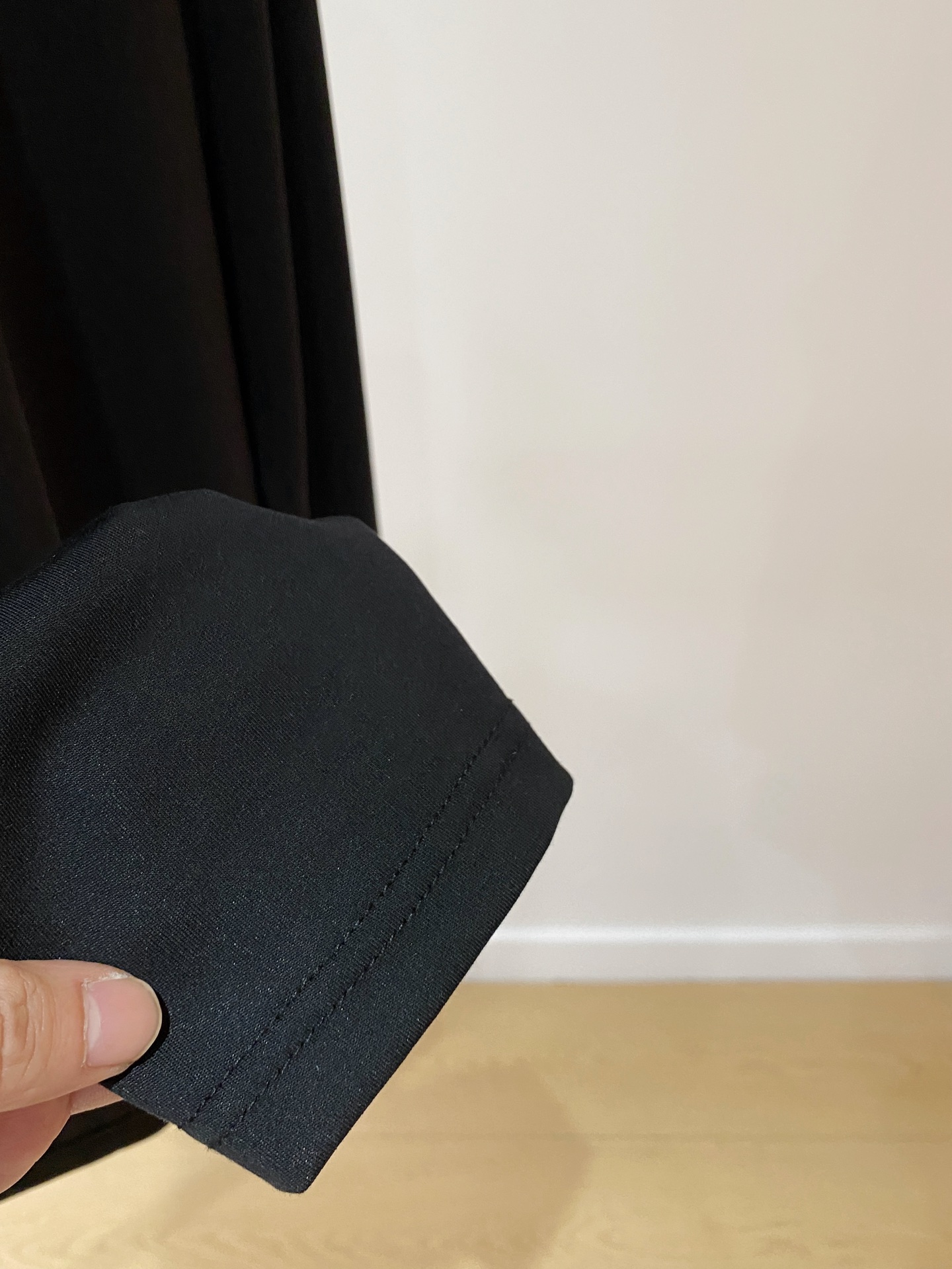 P阿玛尼25ss秋季【新品】新款贸易订单圆领长袖打底衫长袖T恤网红款！上身舒适透气，不僵硬，整体有着丰富