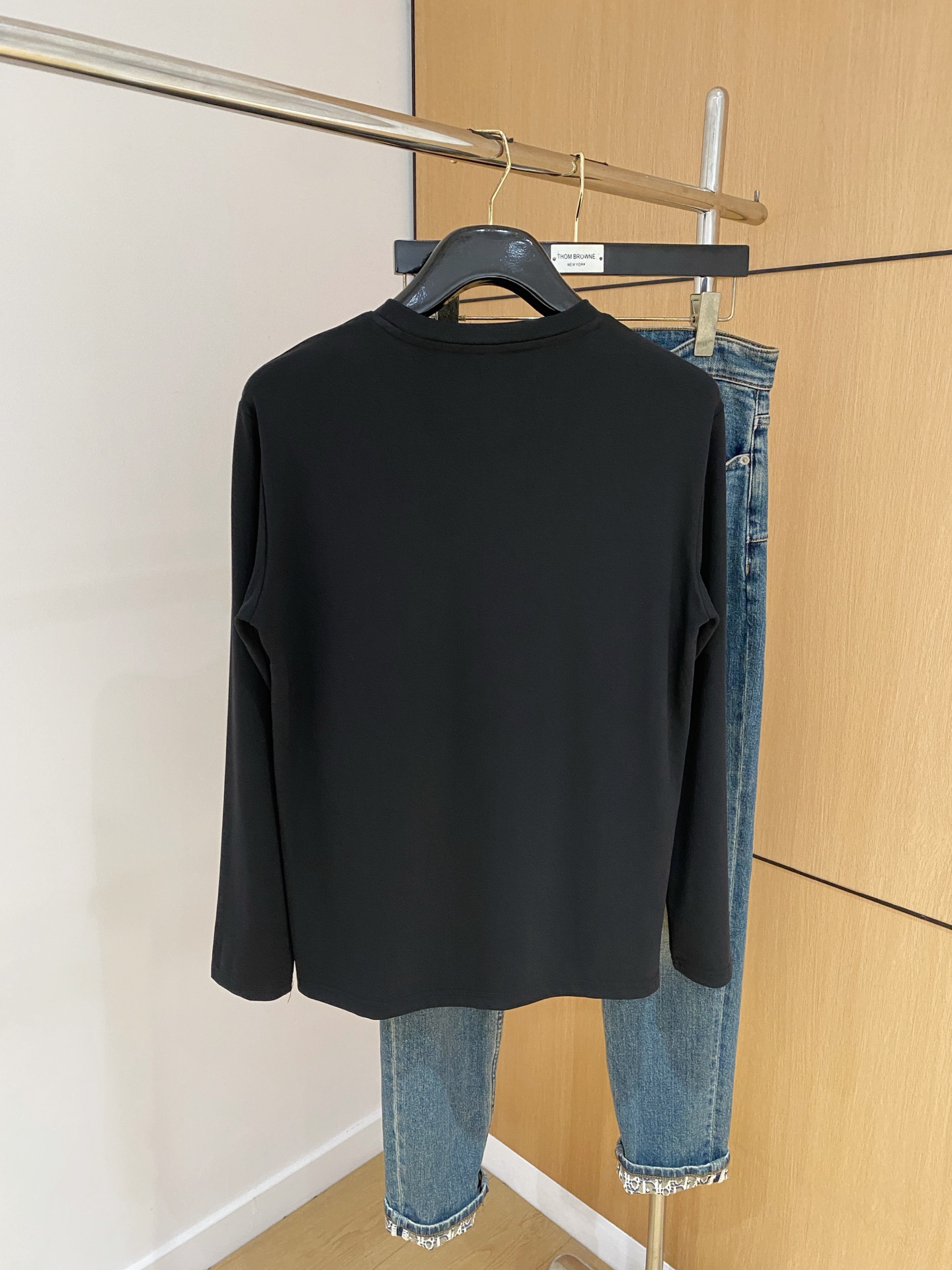 P阿玛尼25ss秋季【新品】新款贸易订单圆领长袖打底衫长袖T恤网红款！上身舒适透气，不僵硬，整体有着丰富