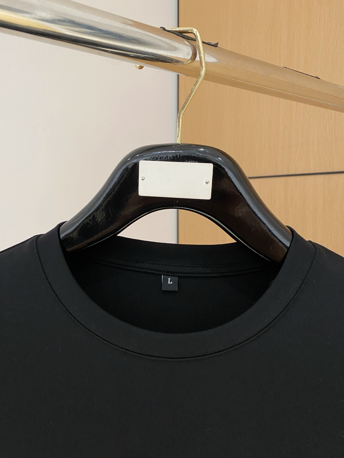 P阿玛尼25ss秋季【新品】新款贸易订单圆领长袖打底衫长袖T恤网红款！上身舒适透气，不僵硬，整体有着丰富