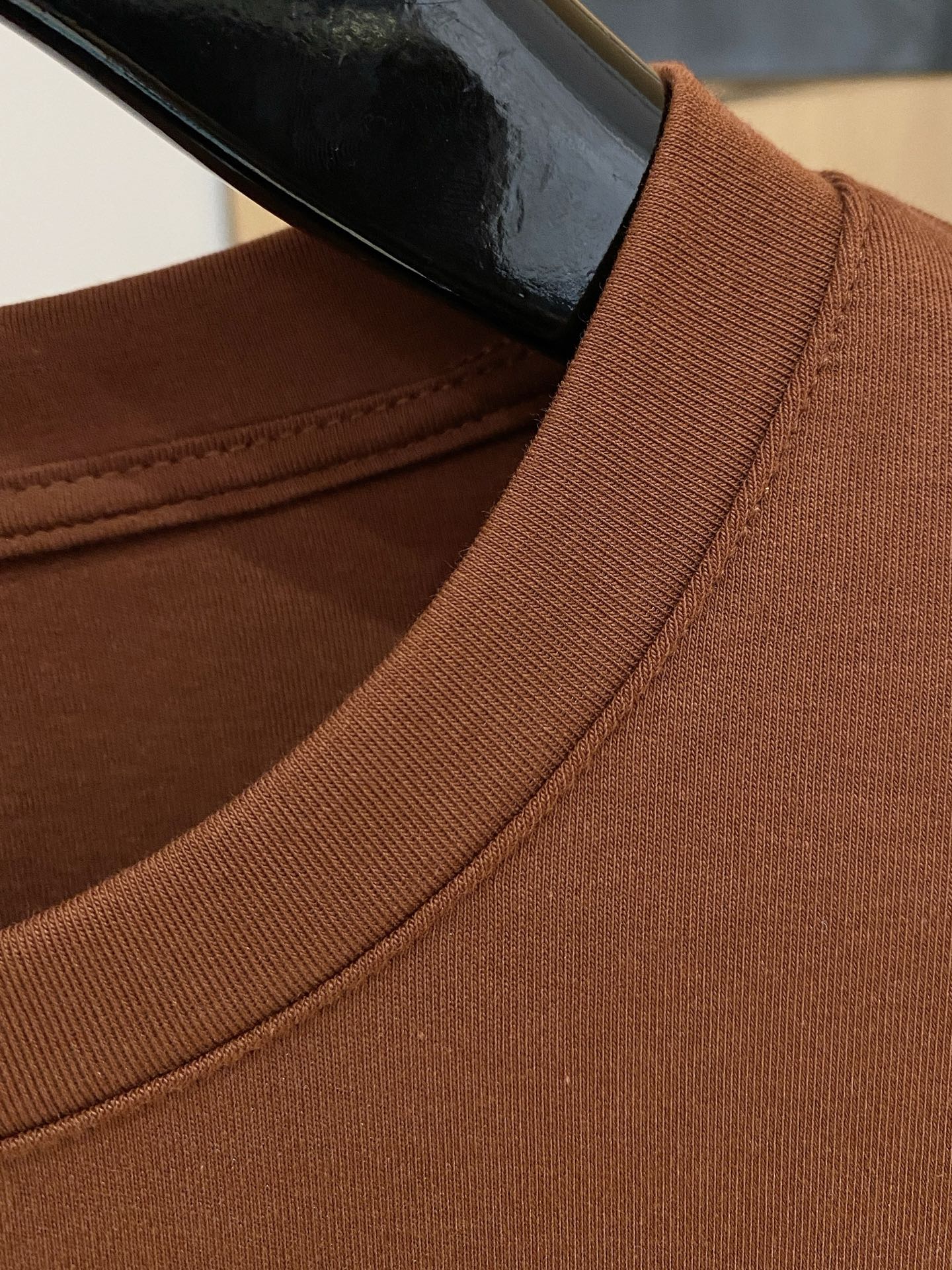 P阿玛尼25ss秋季【新品】新款贸易订单圆领长袖打底衫长袖T恤网红款！上身舒适透气，不僵硬，整体有着丰富