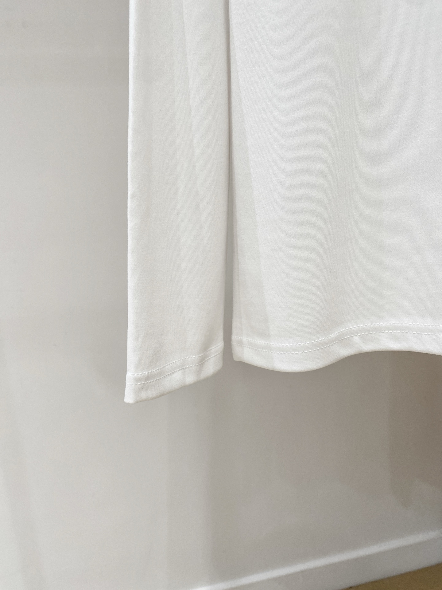 PLV 25ss秋季【新品】新款贸易订单圆领长袖打底衫长袖T恤网红款！上身舒适透气，不僵硬，整体有着丰富