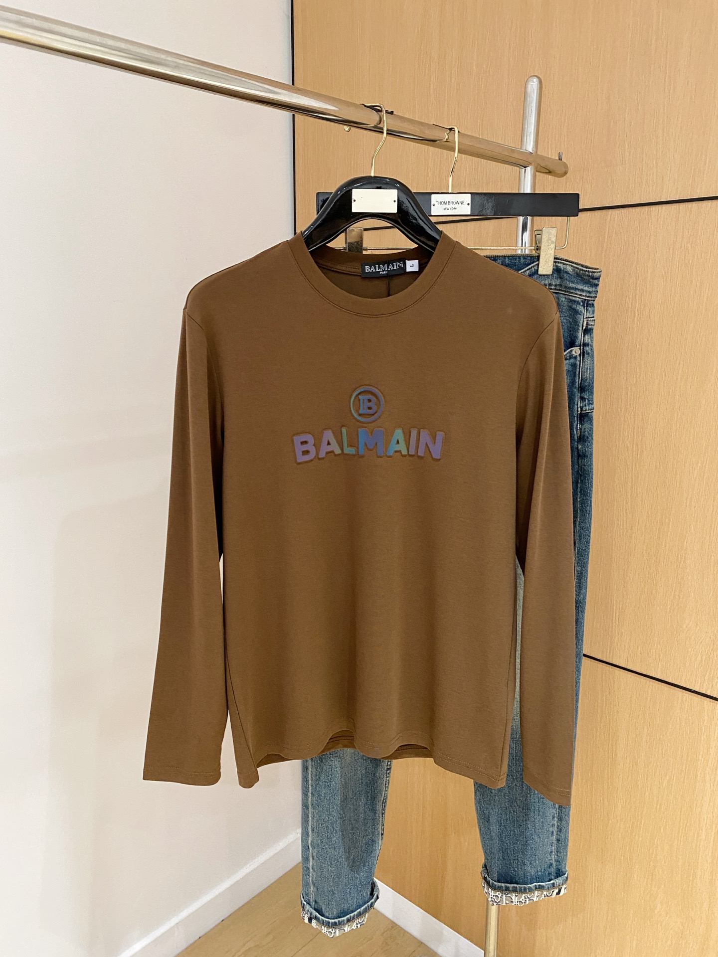 P巴利25ss秋季【新品】新款贸易订单圆领长袖打底衫长袖T恤网红款！上身舒适透气，不僵硬，整体有着丰富的