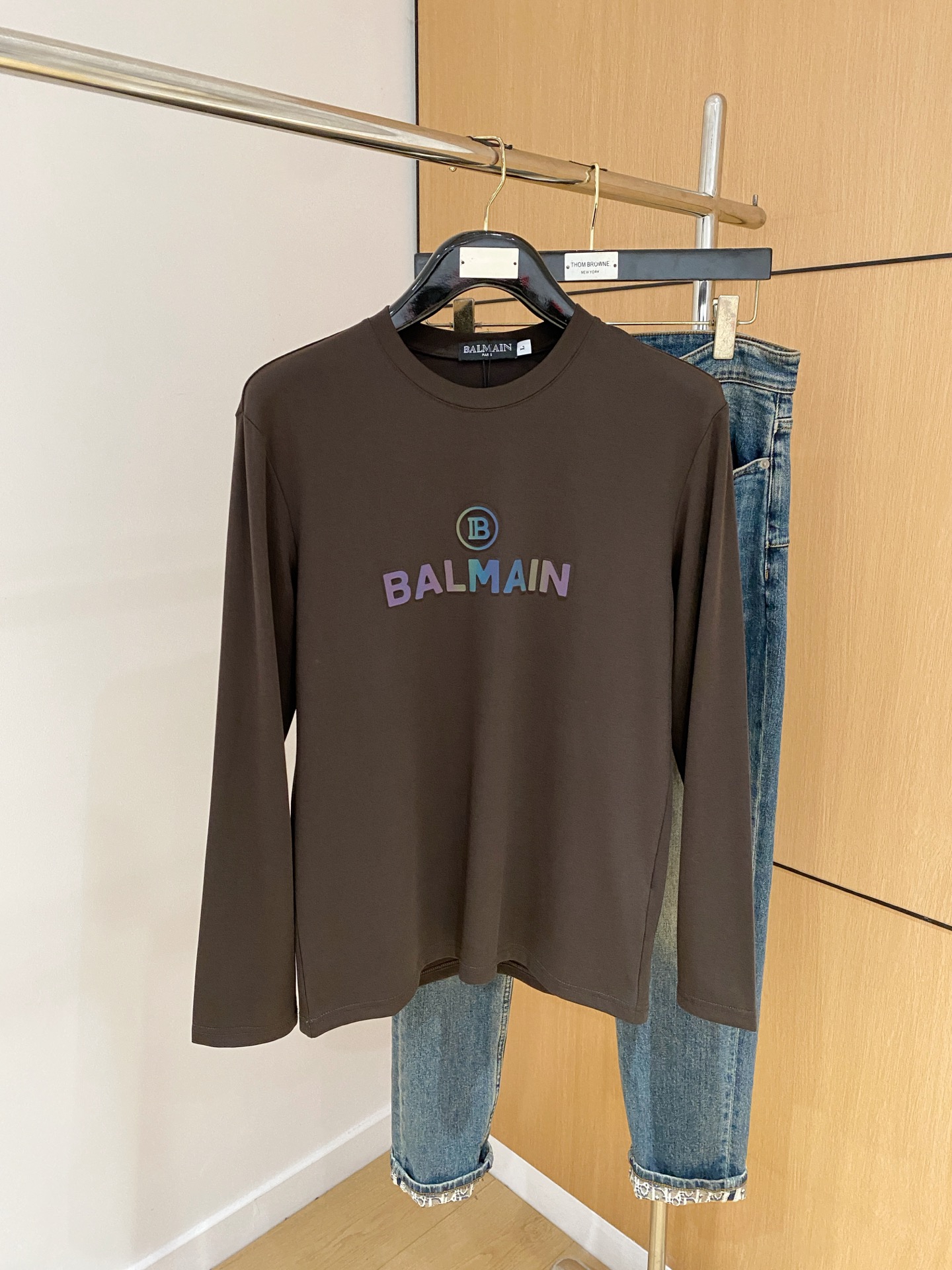 P巴利25ss秋季【新品】新款贸易订单圆领长袖打底衫长袖T恤网红款！上身舒适透气，不僵硬，整体有着丰富的