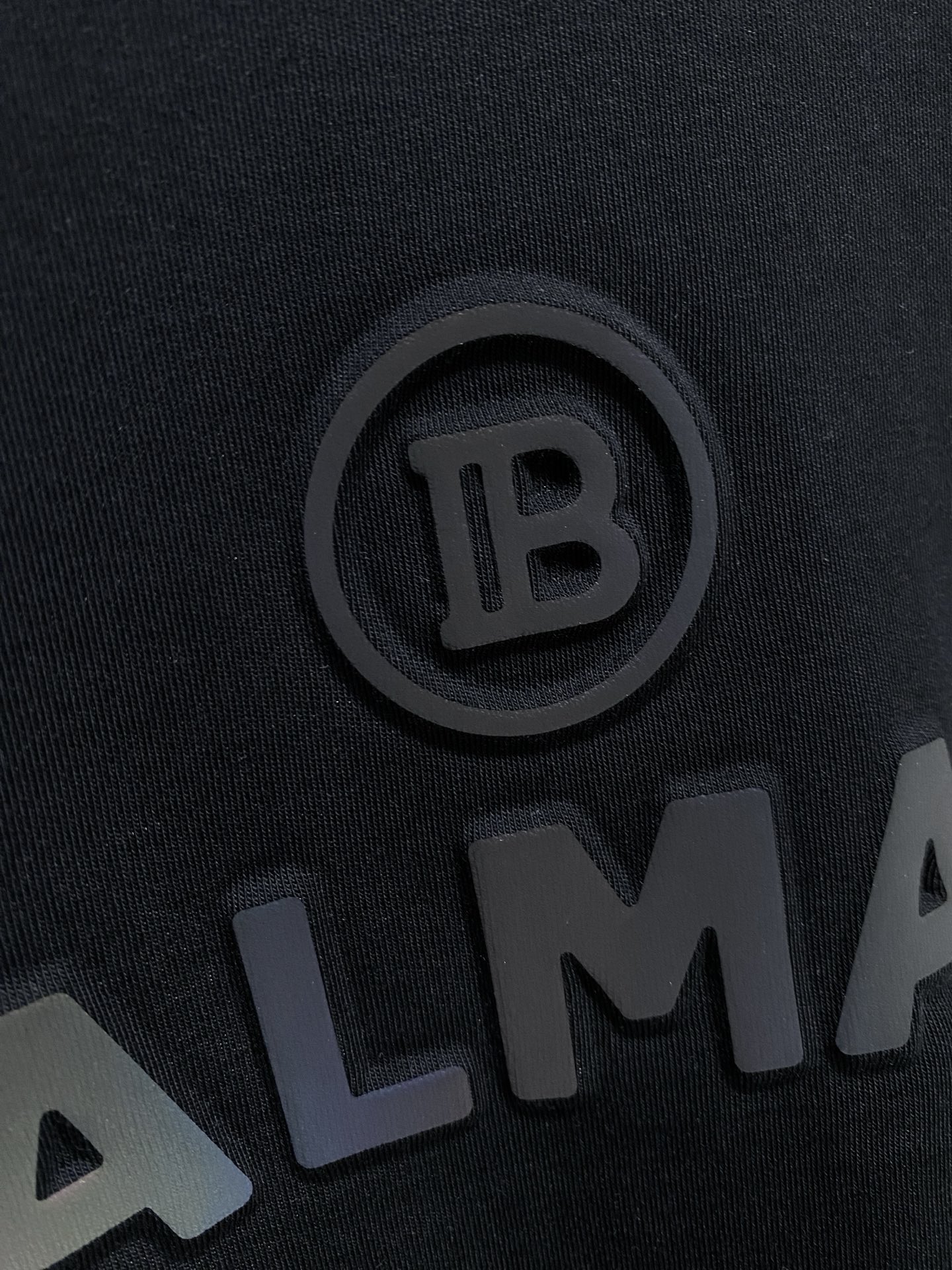 P巴利25ss秋季【新品】新款贸易订单圆领长袖打底衫长袖T恤网红款！上身舒适透气，不僵硬，整体有着丰富的