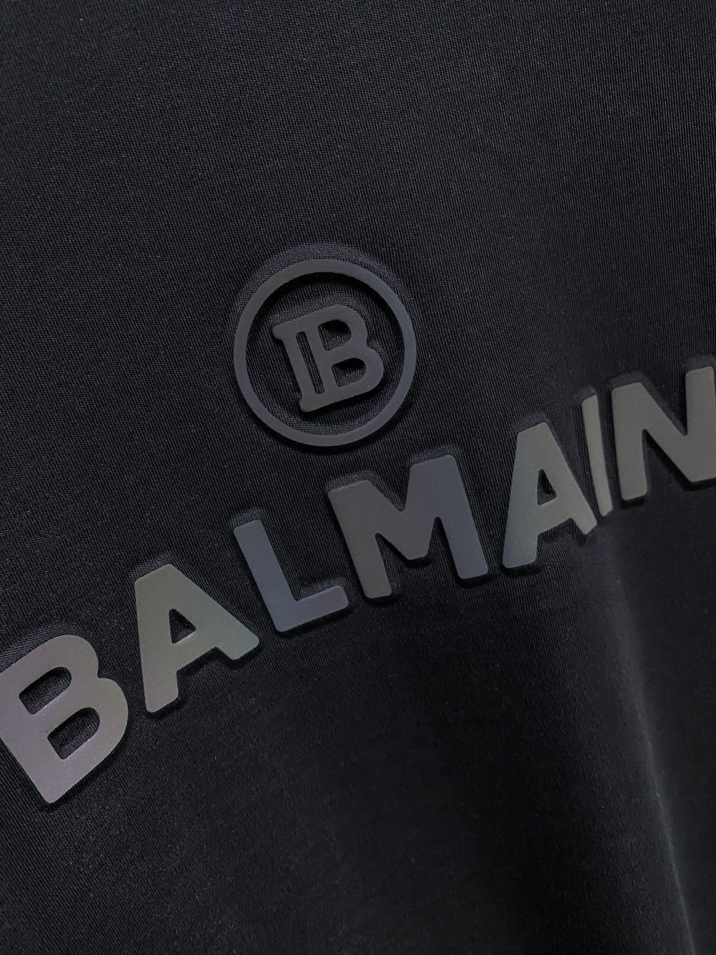 P巴利25ss秋季【新品】新款贸易订单圆领长袖打底衫长袖T恤网红款！上身舒适透气，不僵硬，整体有着丰富的