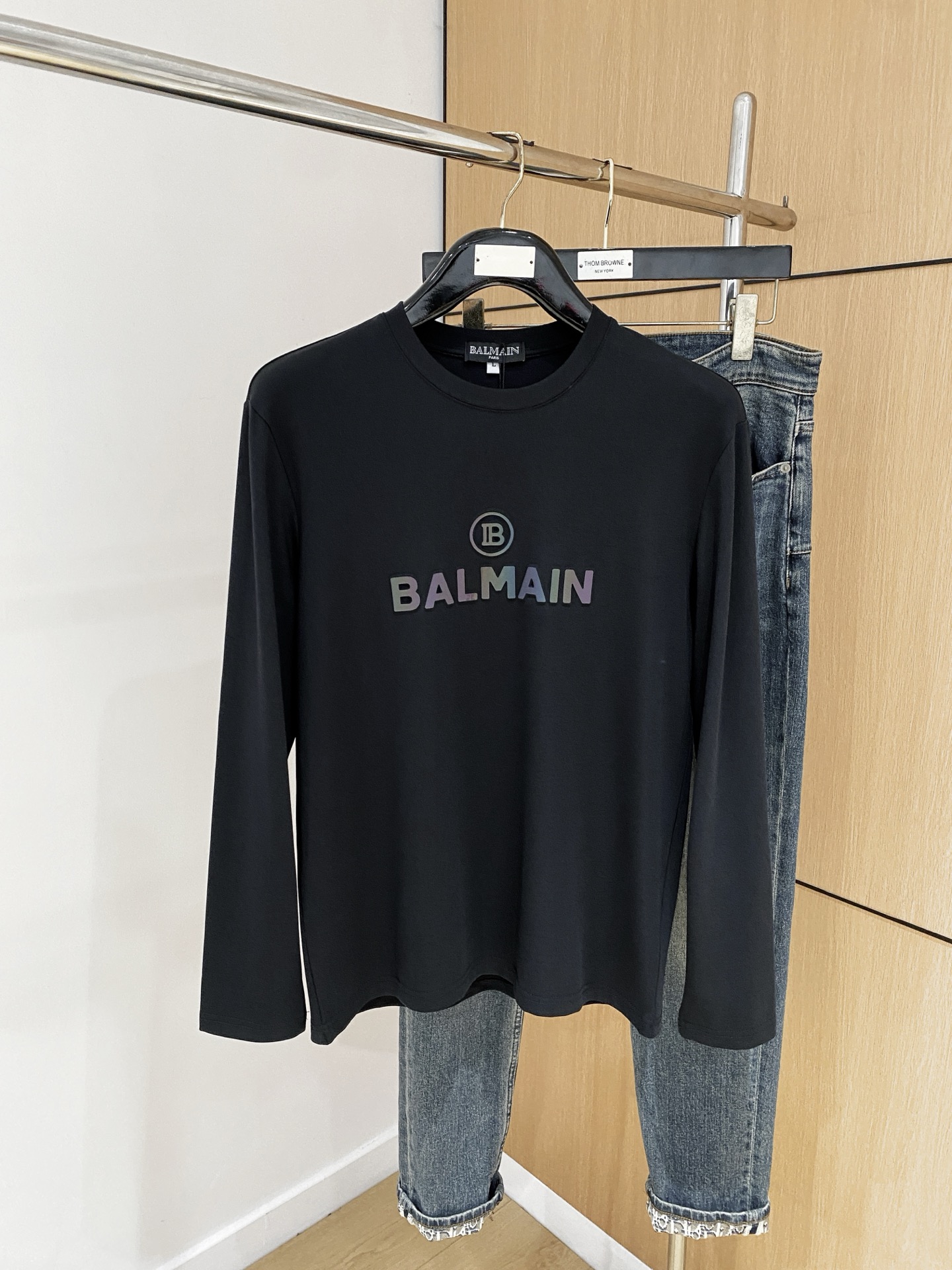 P巴利25ss秋季【新品】新款贸易订单圆领长袖打底衫长袖T恤网红款！上身舒适透气，不僵硬，整体有着丰富的