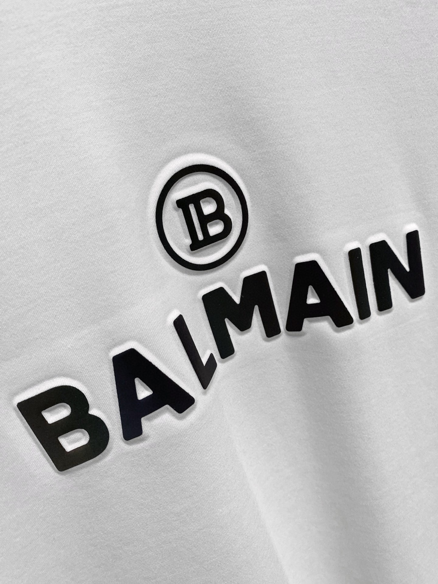 P巴利25ss秋季【新品】新款贸易订单圆领长袖打底衫长袖T恤网红款！上身舒适透气，不僵硬，整体有着丰富的