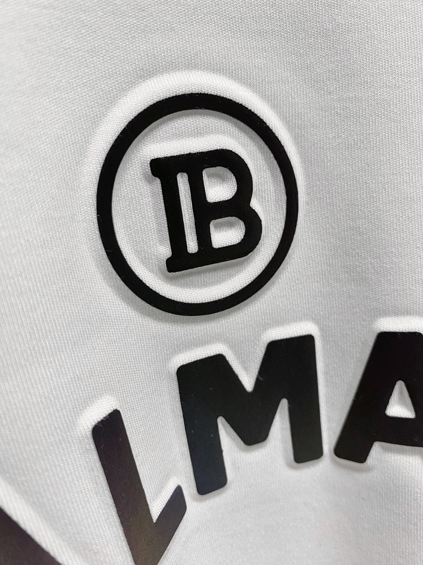 P巴利25ss秋季【新品】新款贸易订单圆领长袖打底衫长袖T恤网红款！上身舒适透气，不僵硬，整体有着丰富的