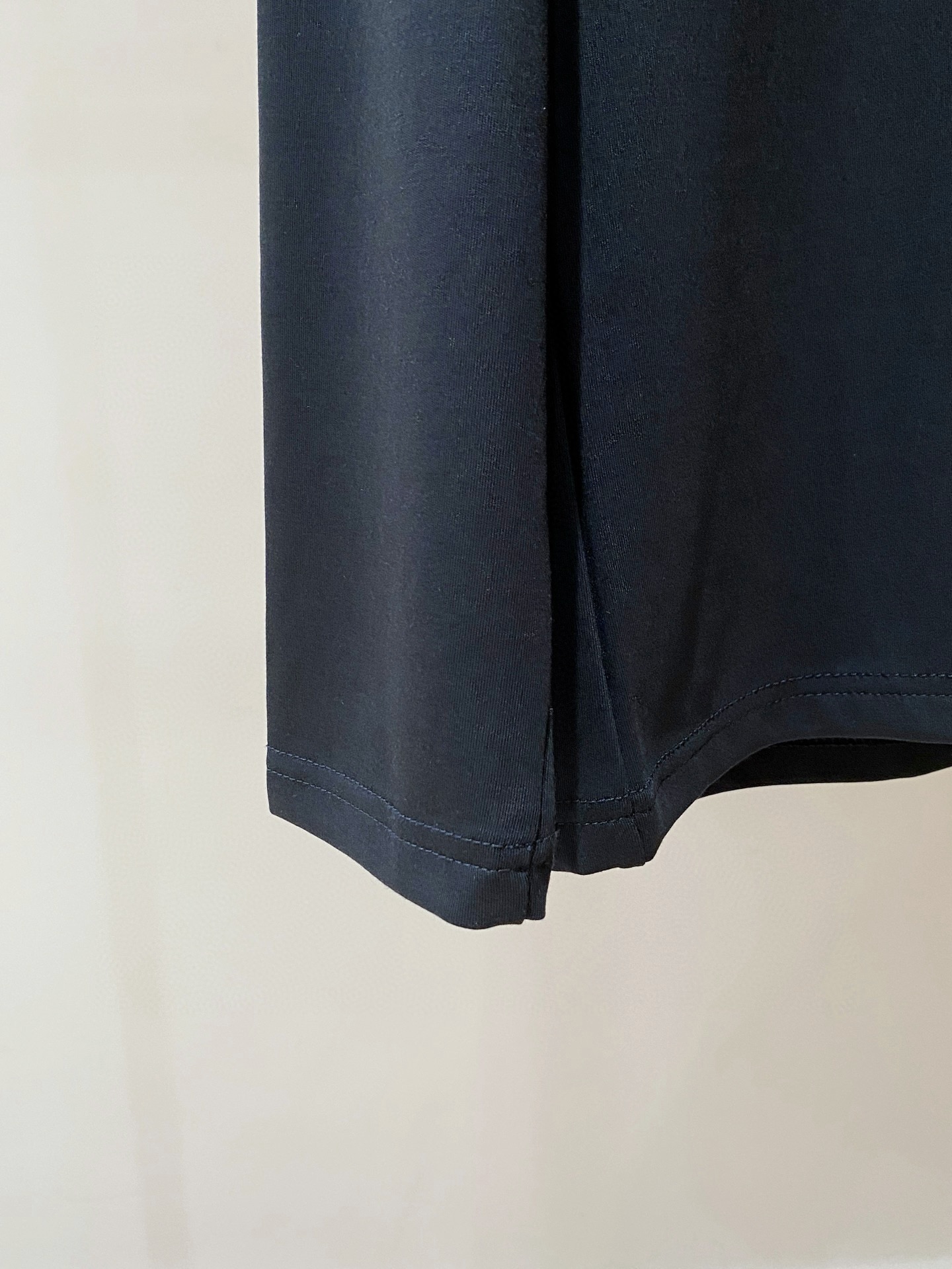 P蒙口25ss秋季【新品】新款贸易订单圆领长袖打底衫长袖T恤网红款！上身舒适透气，不僵硬，整体有着丰富的