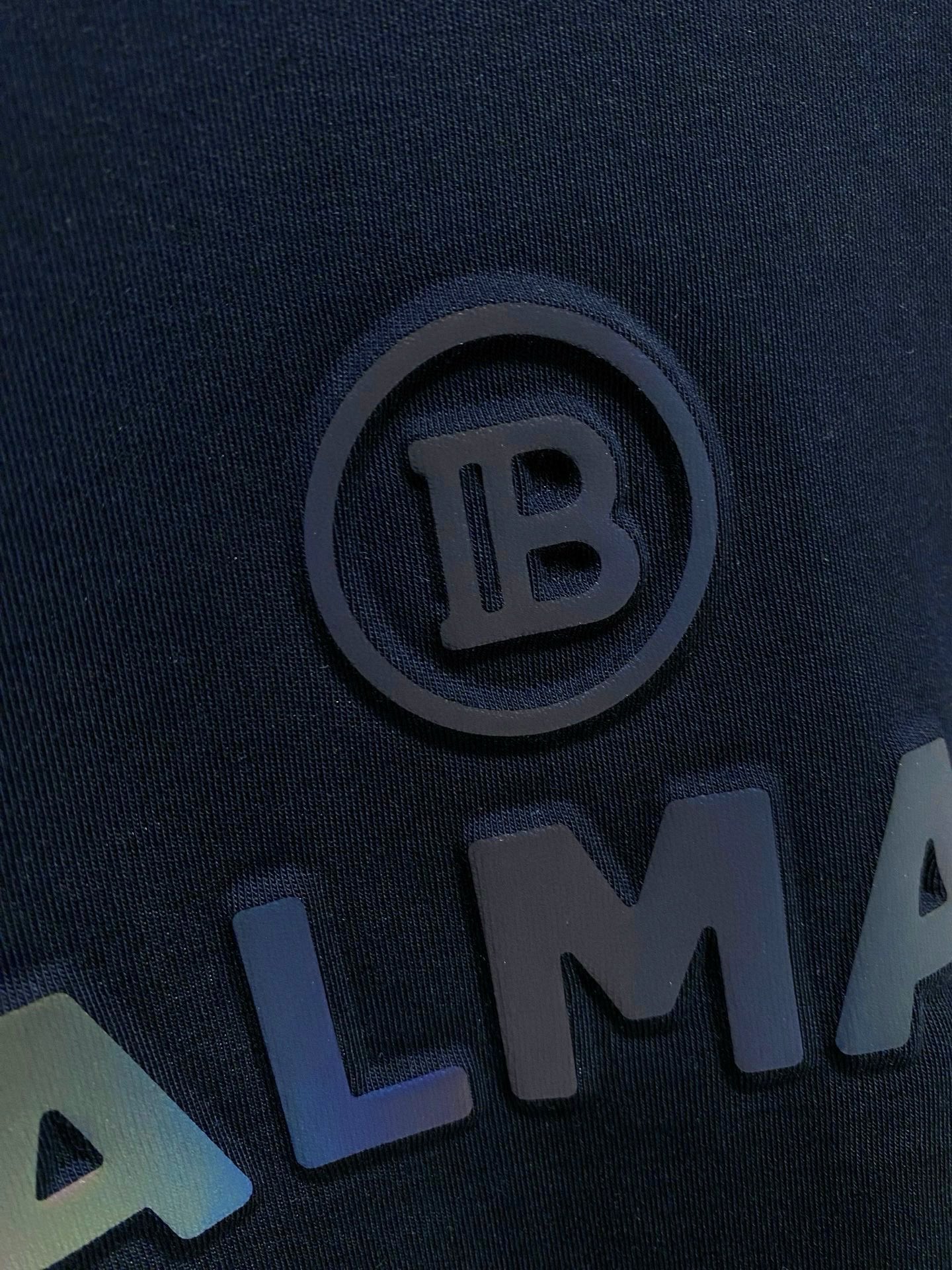 P巴利25ss秋季【新品】新款贸易订单圆领长袖打底衫长袖T恤网红款！上身舒适透气，不僵硬，整体有着丰富的