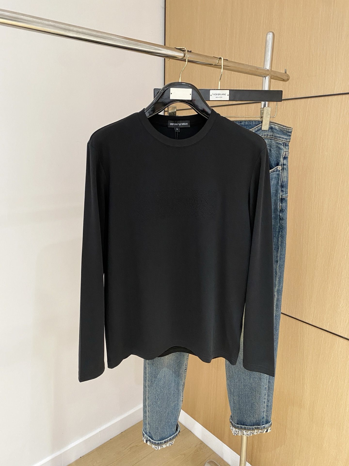 P阿玛尼25ss秋季【新品】新款贸易订单圆领长袖打底衫长袖T恤网红款！上身舒适透气，不僵硬，整体有着丰富