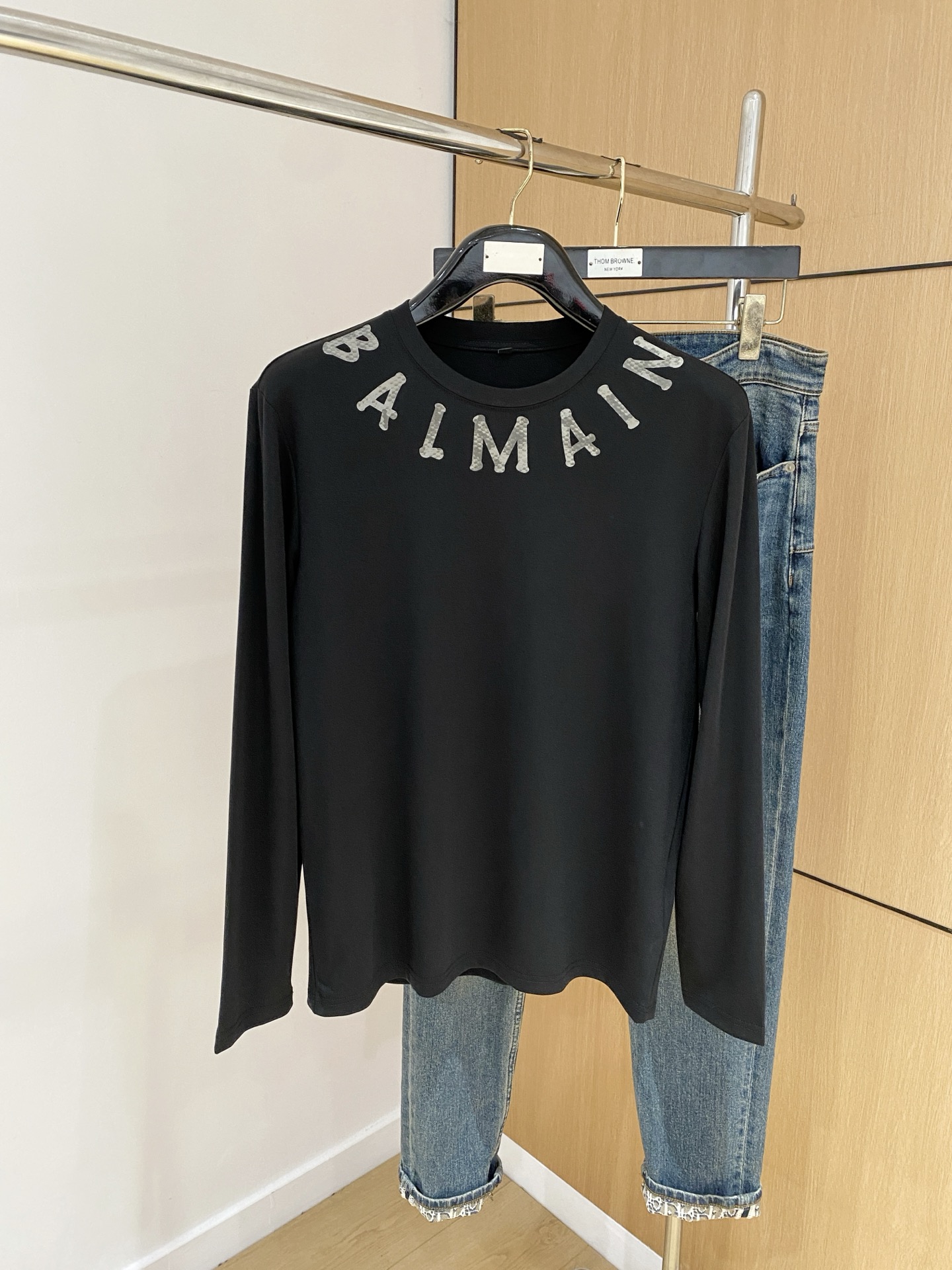 P巴尔曼25ss秋季【新品】新款贸易订单圆领长袖打底衫长袖T恤网红款！上身舒适透气，不僵硬，整体有着丰富