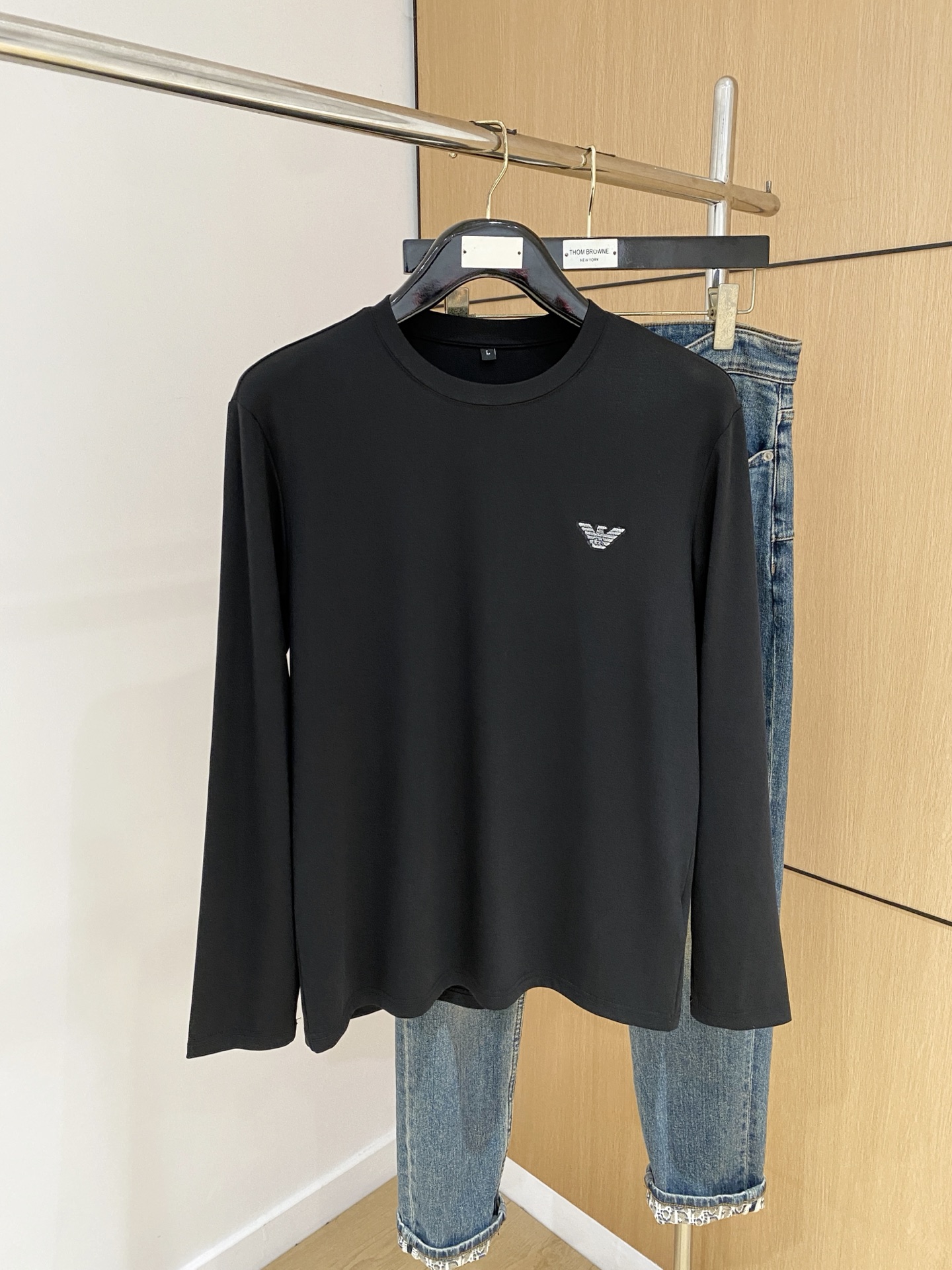 P阿玛尼25ss秋季【新品】新款贸易订单圆领长袖打底衫长袖T恤网红款！上身舒适透气，不僵硬，整体有着丰富