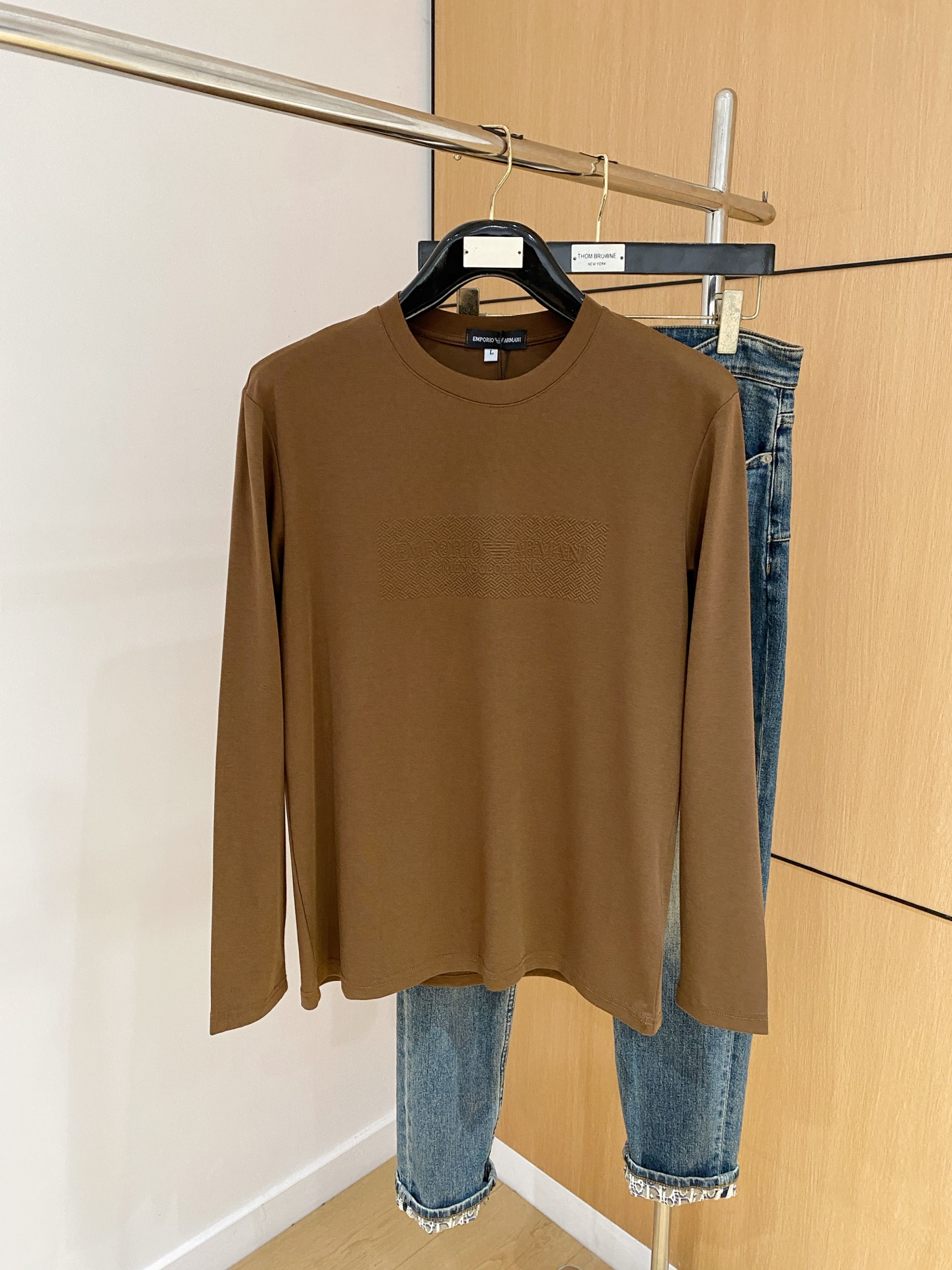 P阿玛尼25ss秋季【新品】新款贸易订单圆领长袖打底衫长袖T恤网红款！上身舒适透气，不僵硬，整体有着丰富