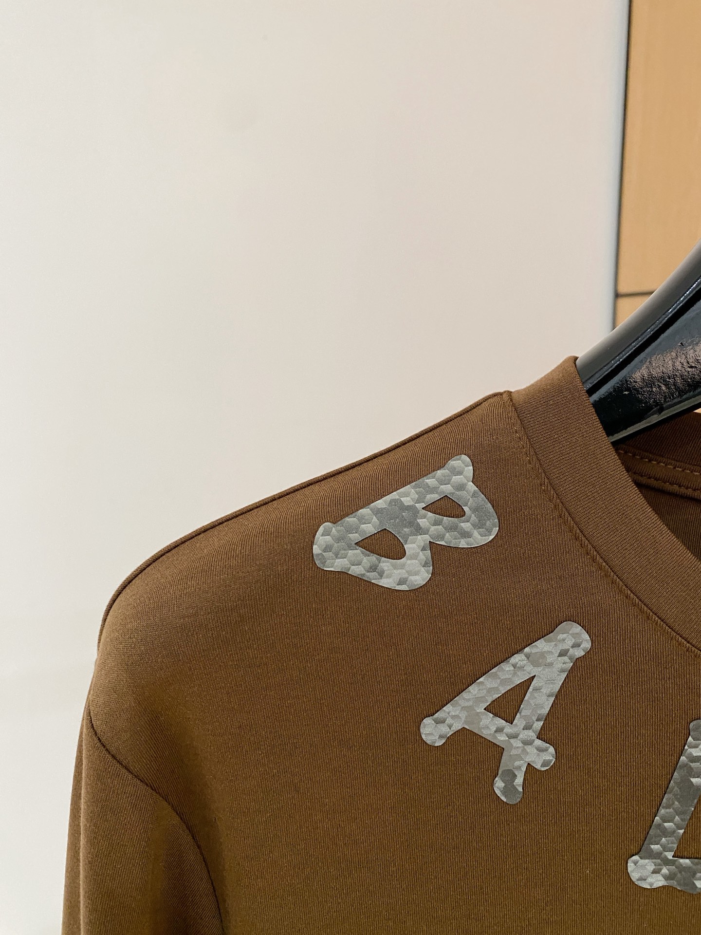 P巴尔曼25ss秋季【新品】新款贸易订单圆领长袖打底衫长袖T恤网红款！上身舒适透气，不僵硬，整体有着丰富